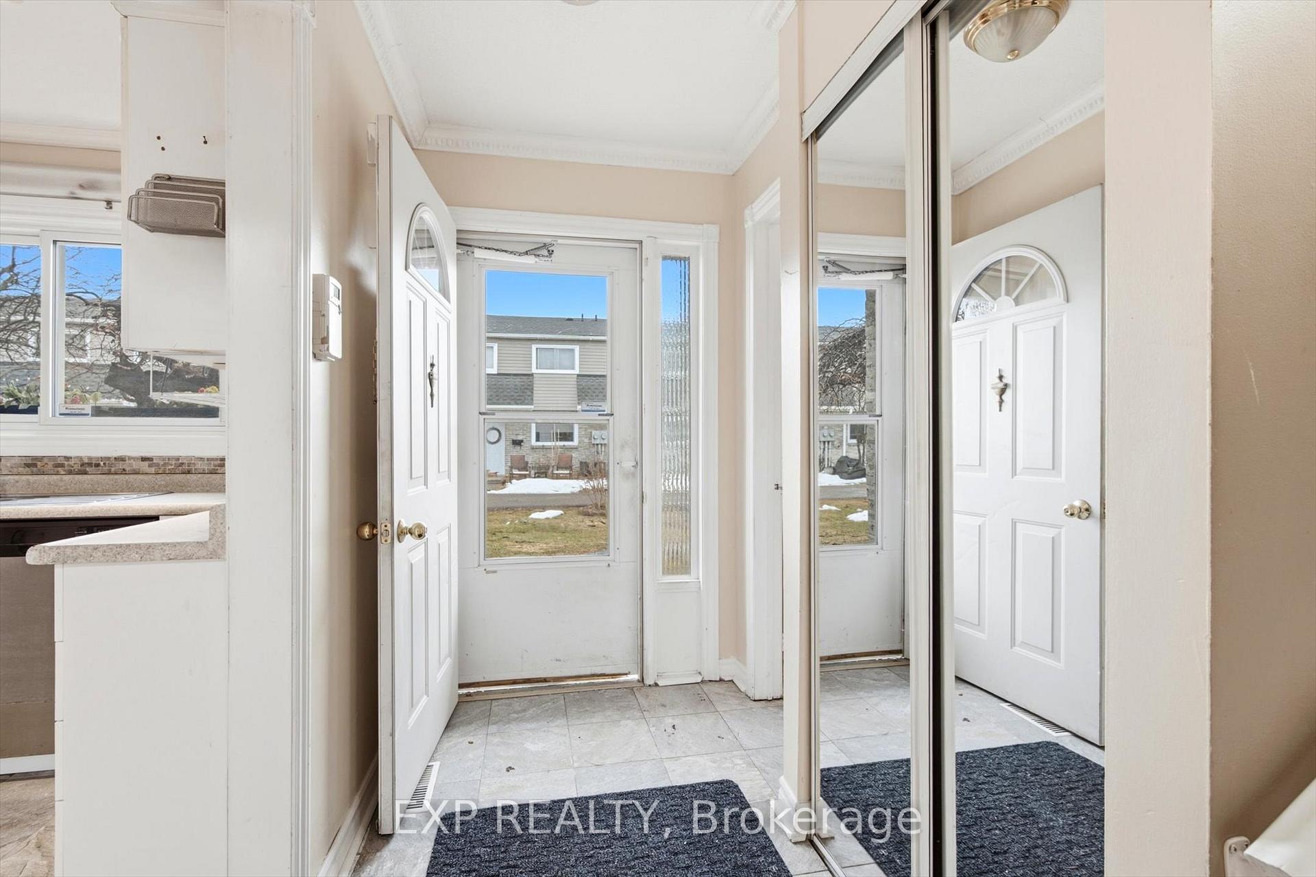 Photo 4 of Unit 31, 2050 Upper Middle Road, Burlington, Brant Hills — HOMEH