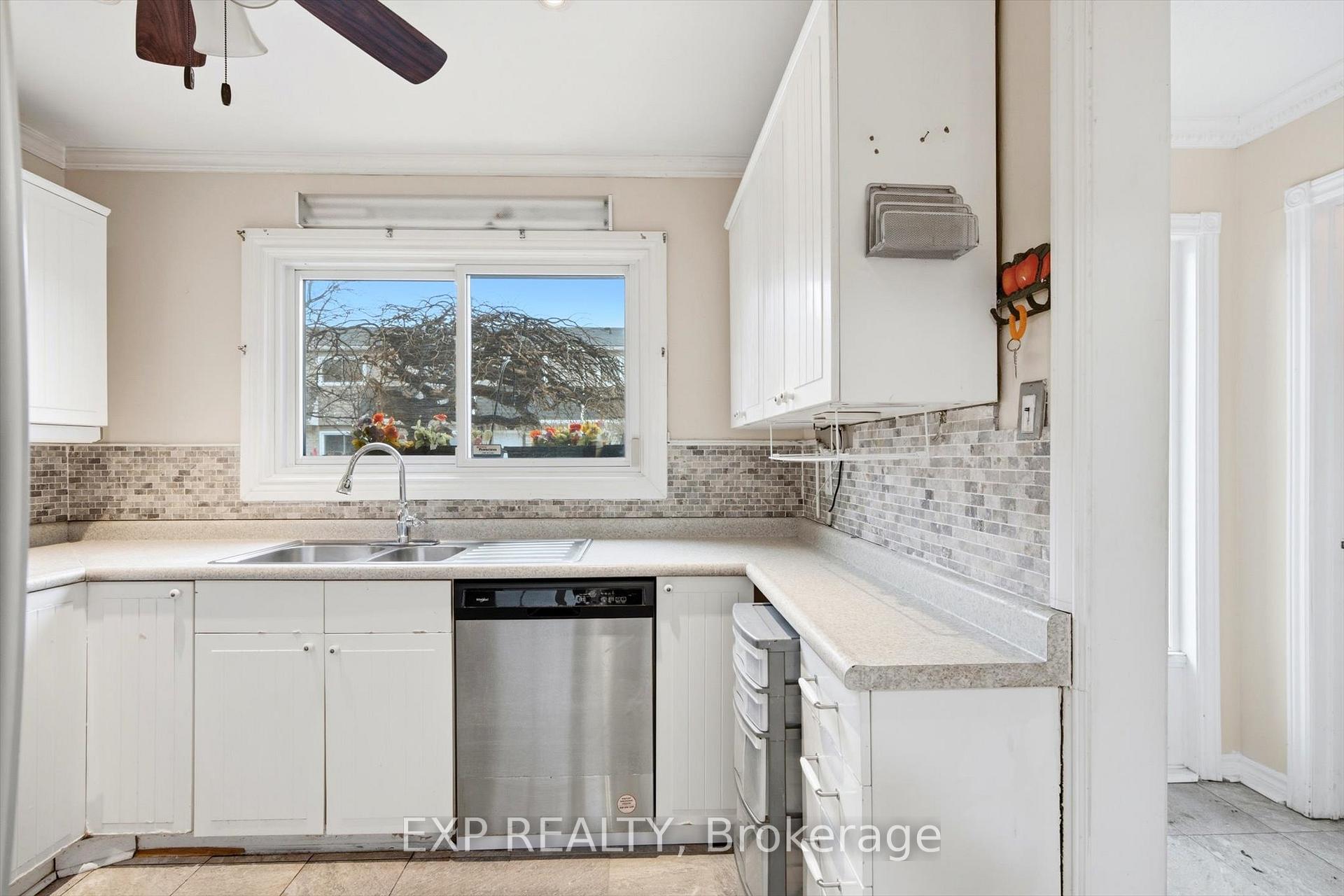 Photo 5 of Unit 31, 2050 Upper Middle Road, Burlington, Brant Hills — HOMEH