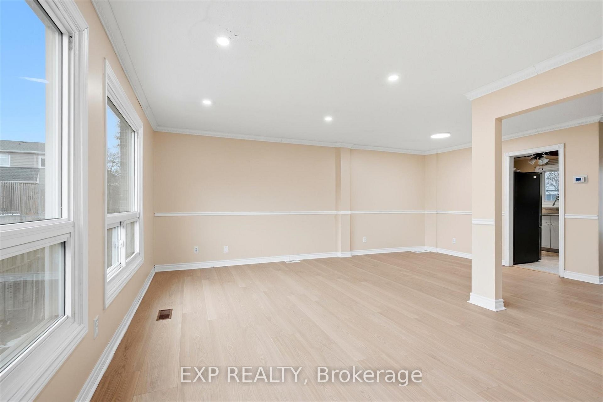 Photo 12 of Unit 31, 2050 Upper Middle Road, Burlington, Brant Hills — HOMEH