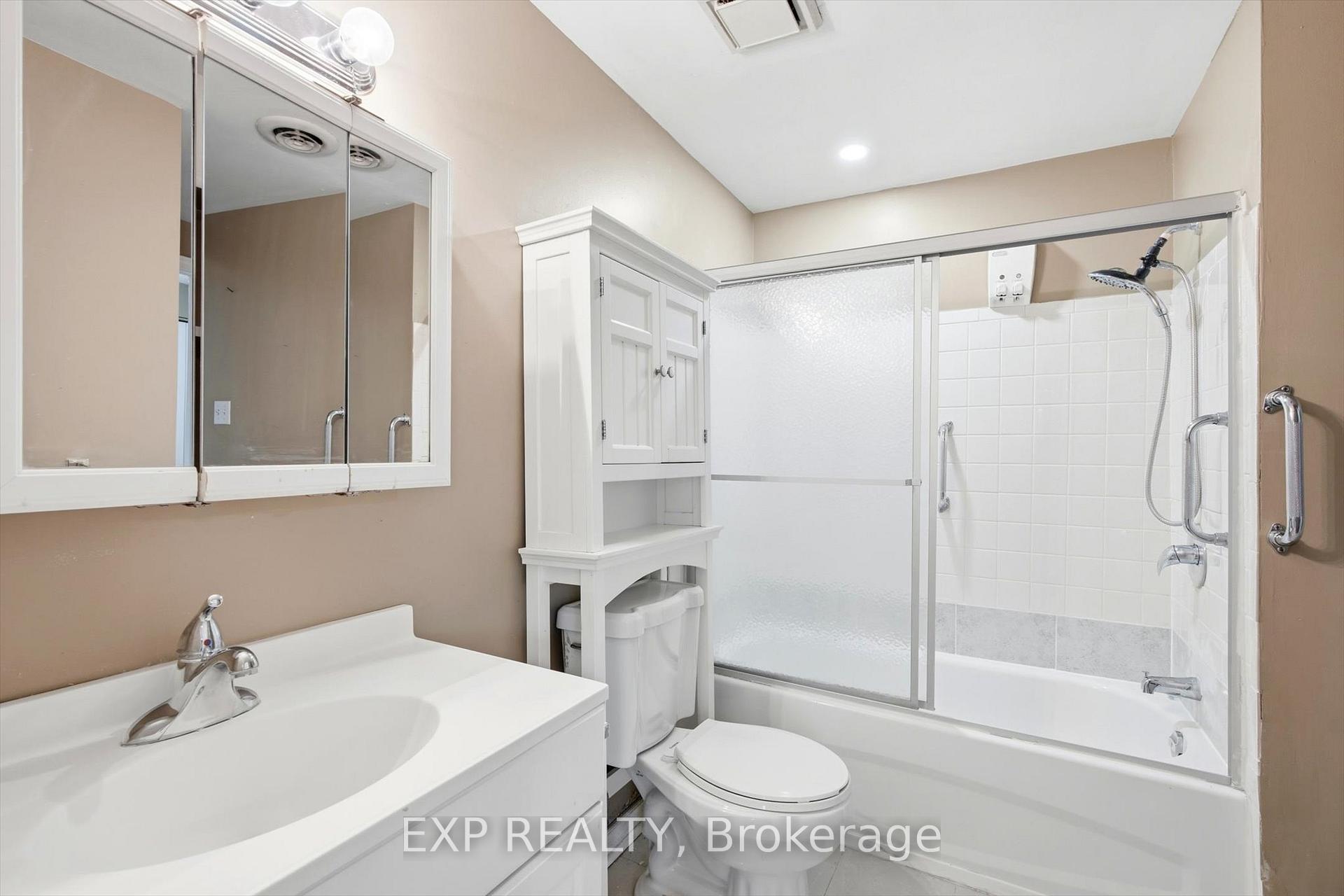 Photo 18 of Unit 31, 2050 Upper Middle Road, Burlington, Brant Hills — HOMEH
