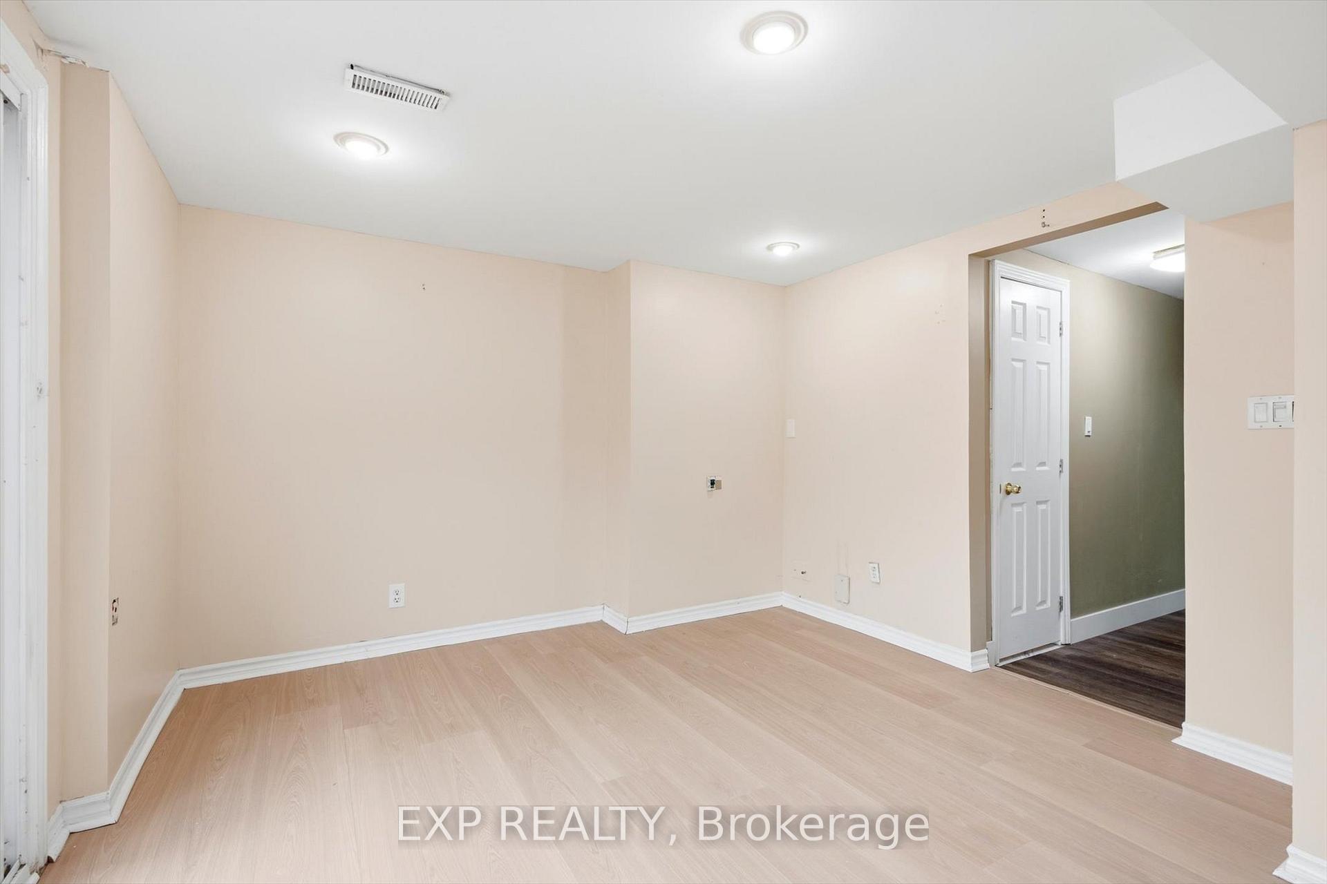 Photo 25 of Unit 31, 2050 Upper Middle Road, Burlington, Brant Hills — HOMEH