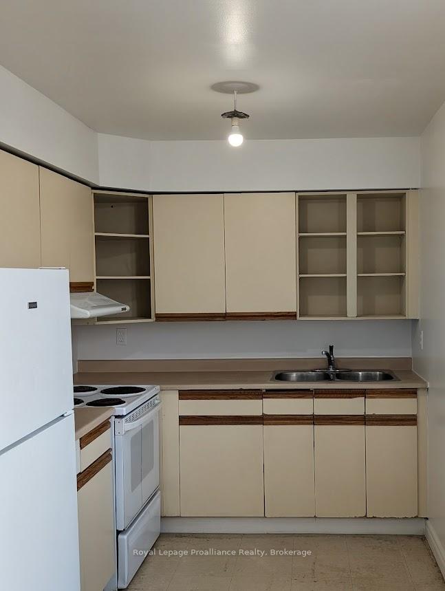 Photo 3 of Unit 301, 328 Aylmer Street, Peterborough, Town Ward 3 — HOMEH