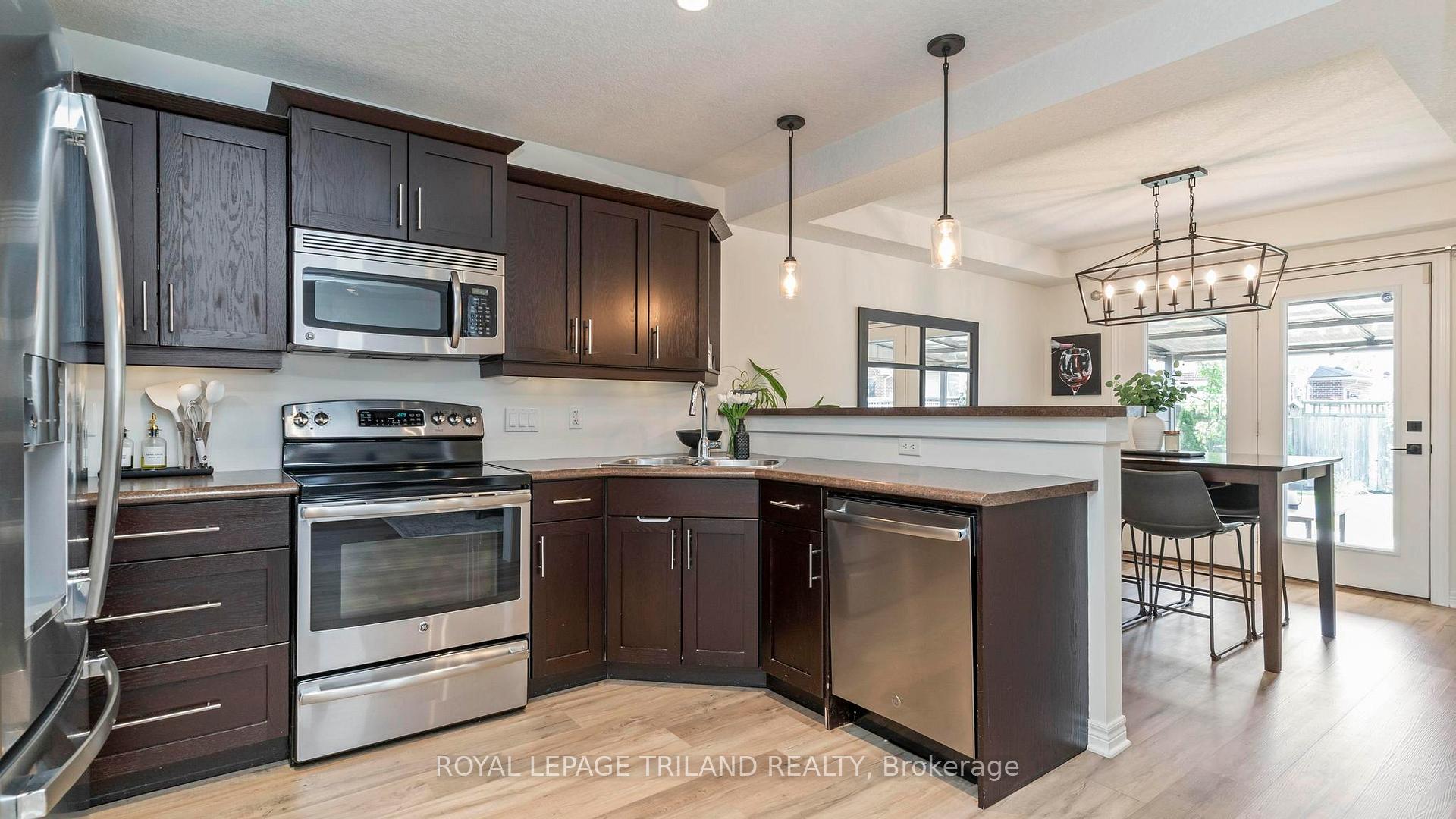 Photo 10 of 34 Pine Valley Drive, St. Thomas — HOMEH