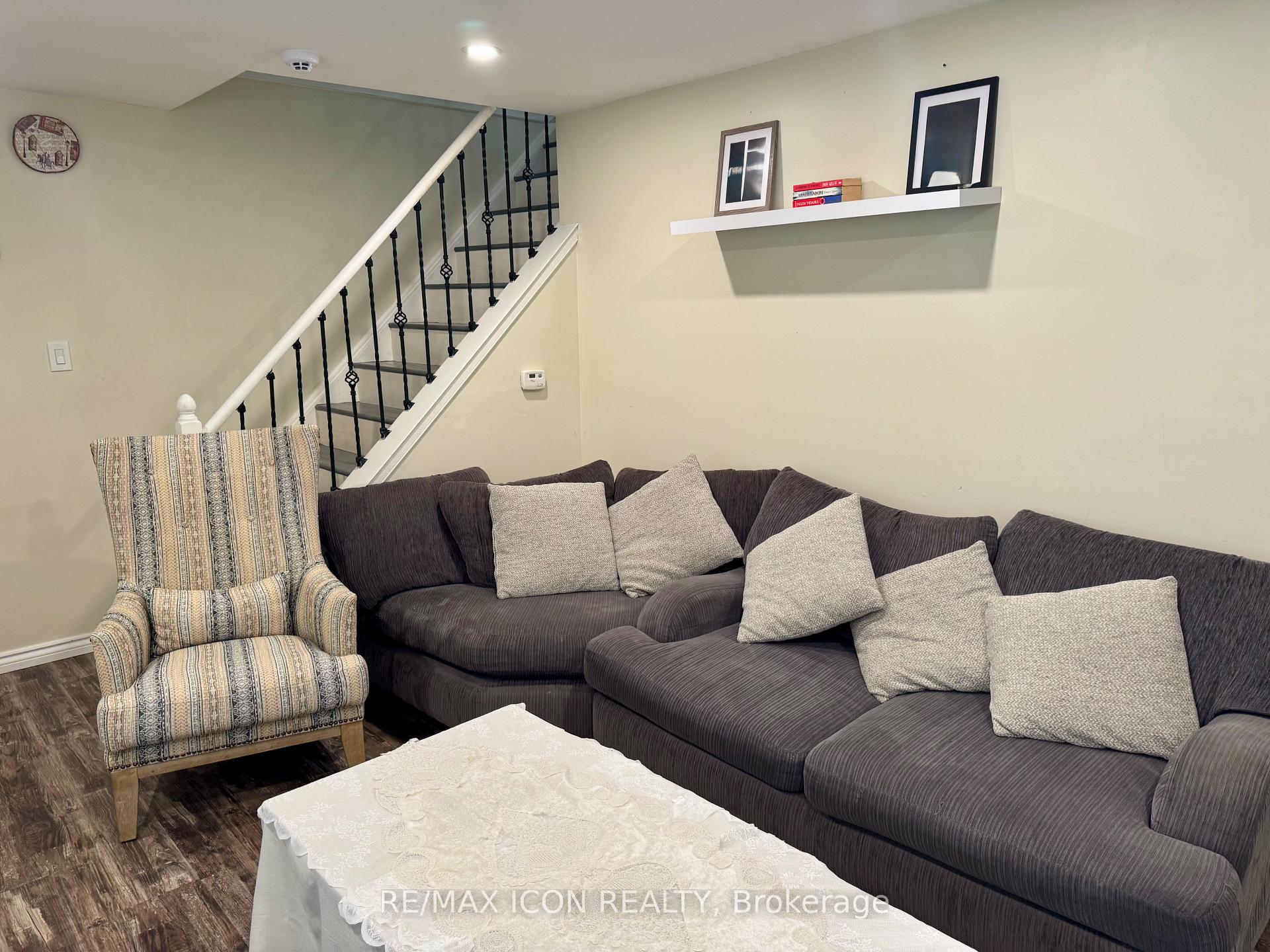 Photo 15 of 33 Sasha Crescent, London, South X — HOMEH
