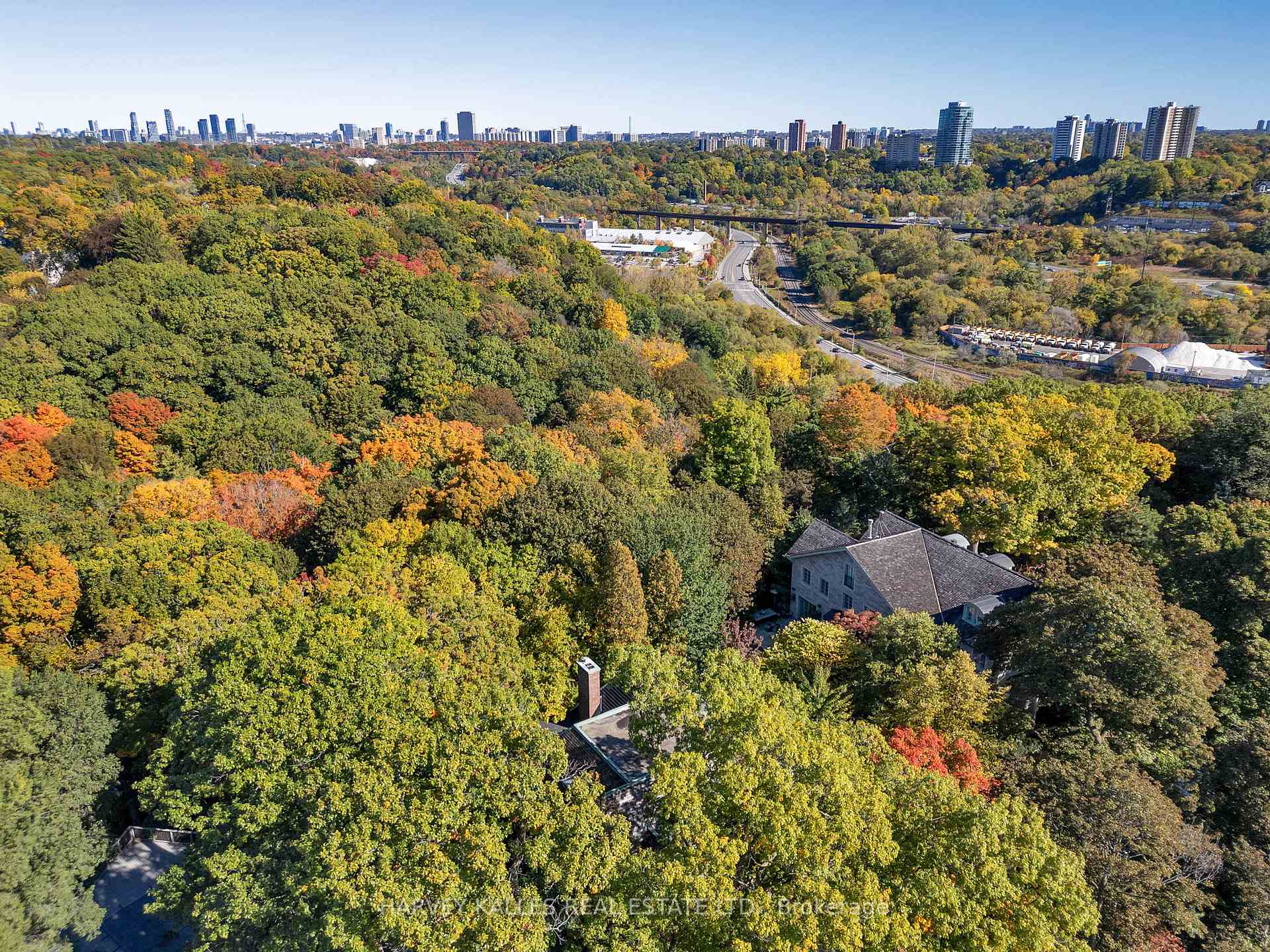 Photo 11 of 7 Beaumont Road, Toronto, Rosedale-Moore Park — HOMEH