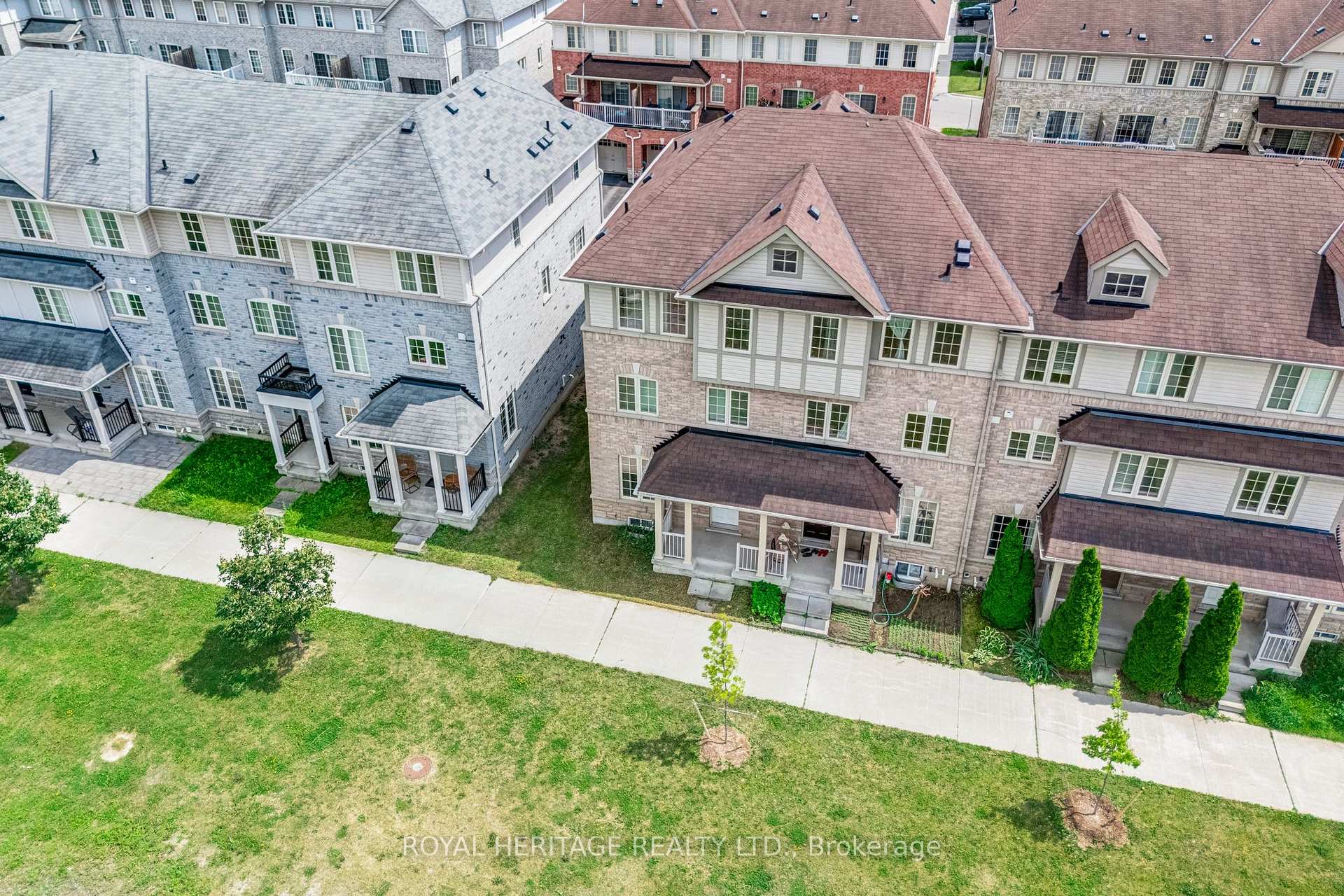 Photo 23 of 497 Rossland Road E, Ajax, Central East — HOMEH