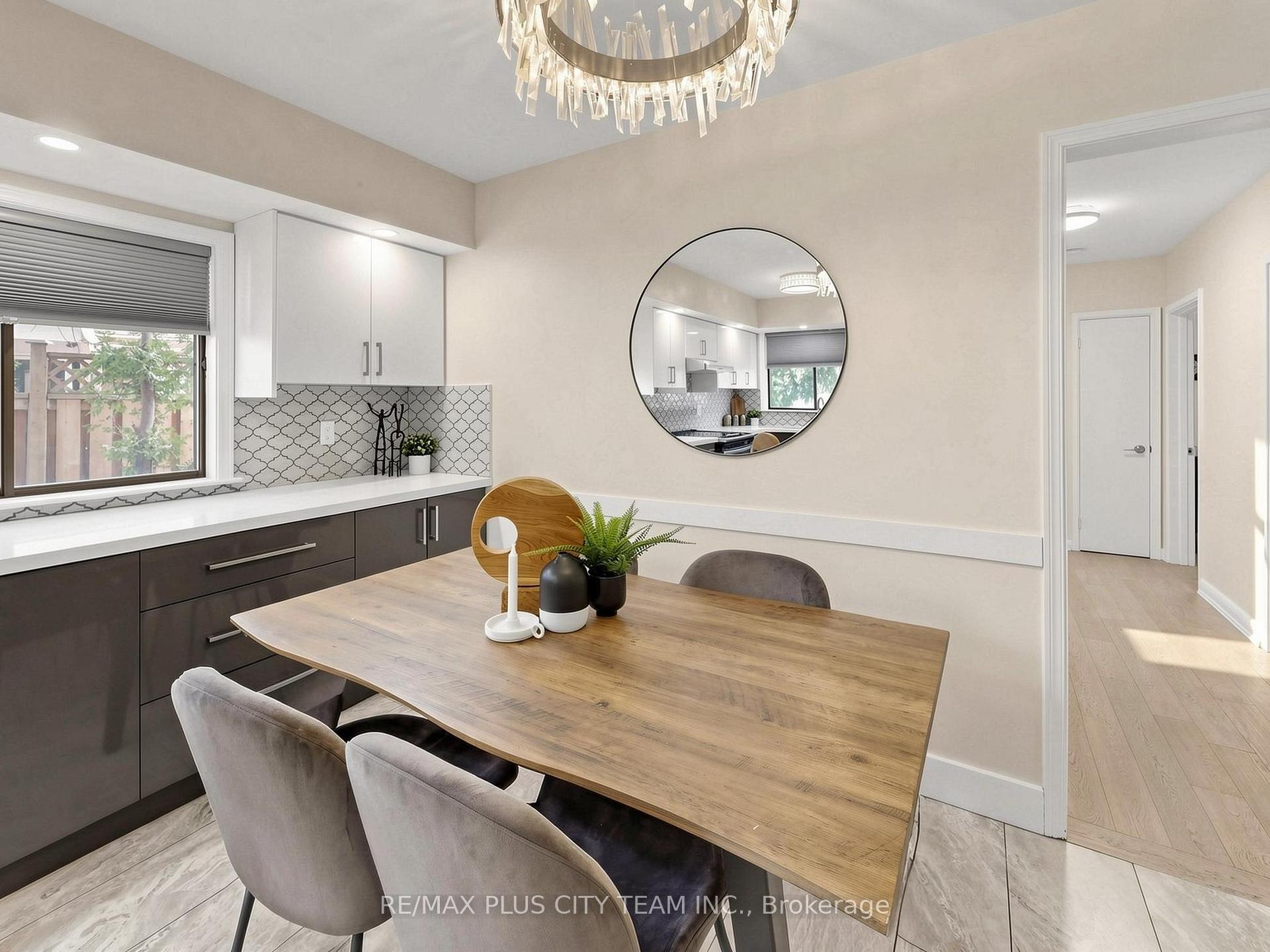 Photo 7 of 260 Renforth Drive, Etobicoke, Markland Wood — HOMEH