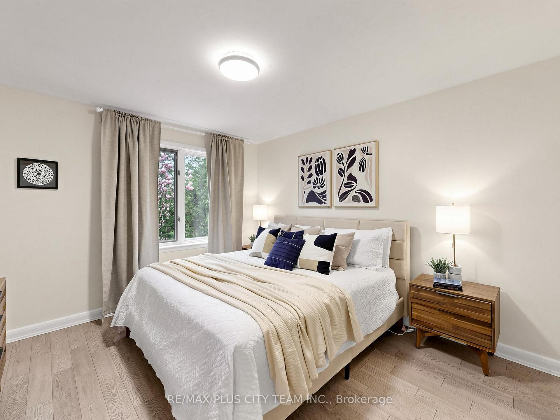 Photo 14 of 260 Renforth Drive, Etobicoke, Markland Wood — HOMEH