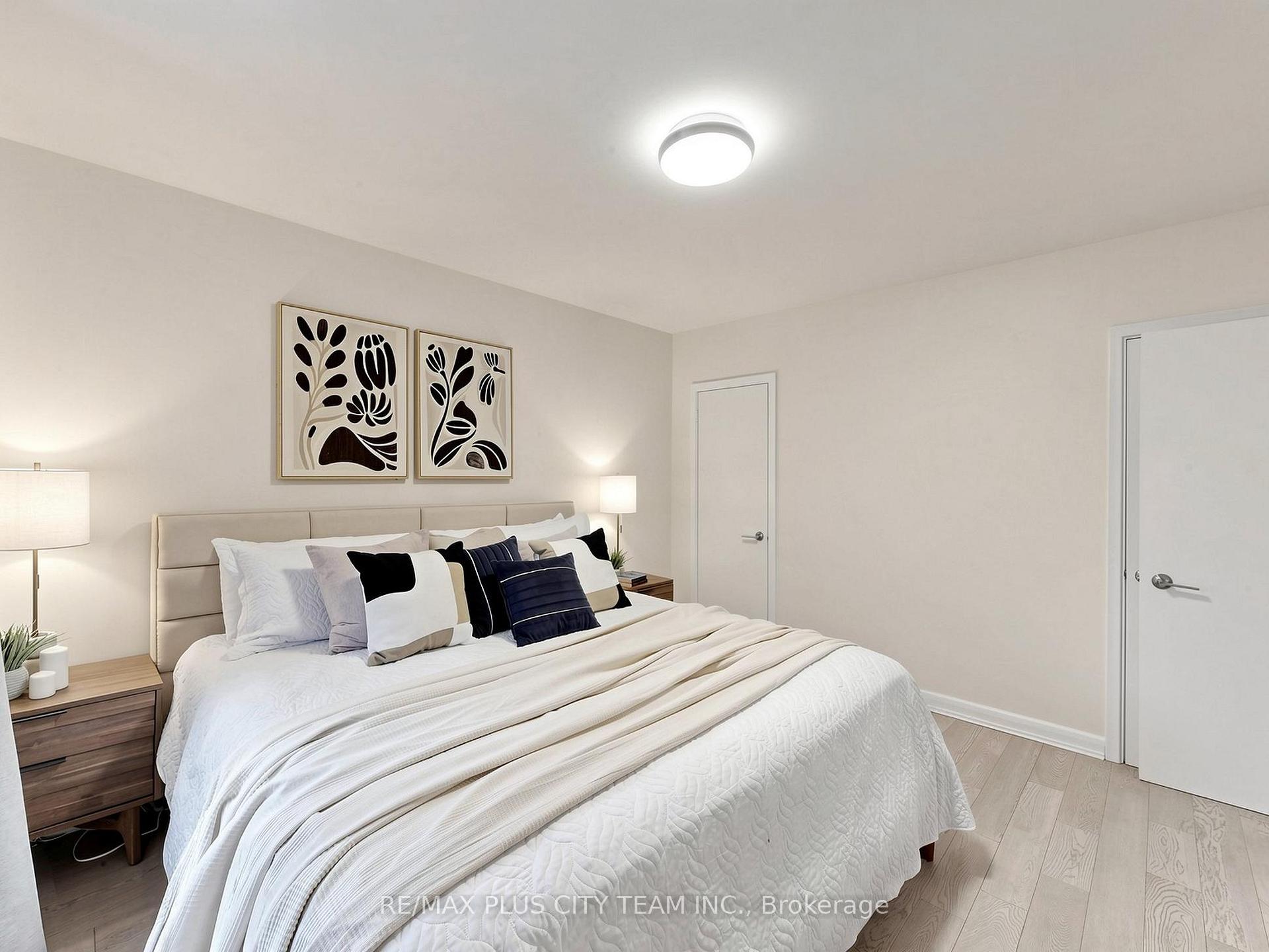Photo 15 of 260 Renforth Drive, Etobicoke, Markland Wood — HOMEH