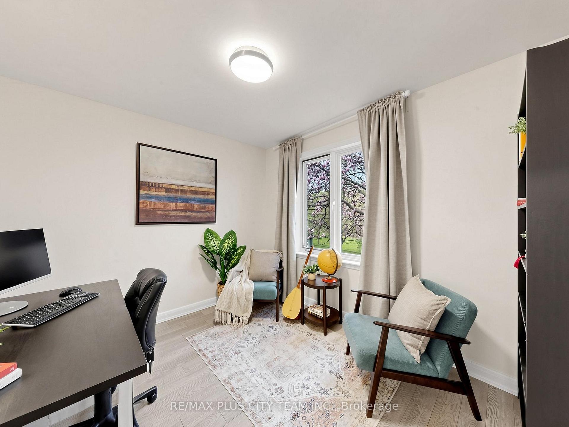 Photo 19 of 260 Renforth Drive, Etobicoke, Markland Wood — HOMEH
