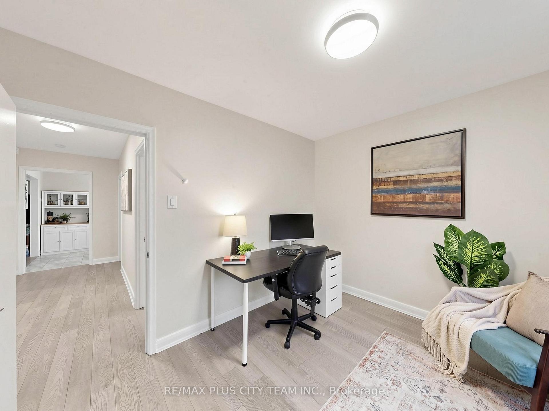 Photo 20 of 260 Renforth Drive, Etobicoke, Markland Wood — HOMEH