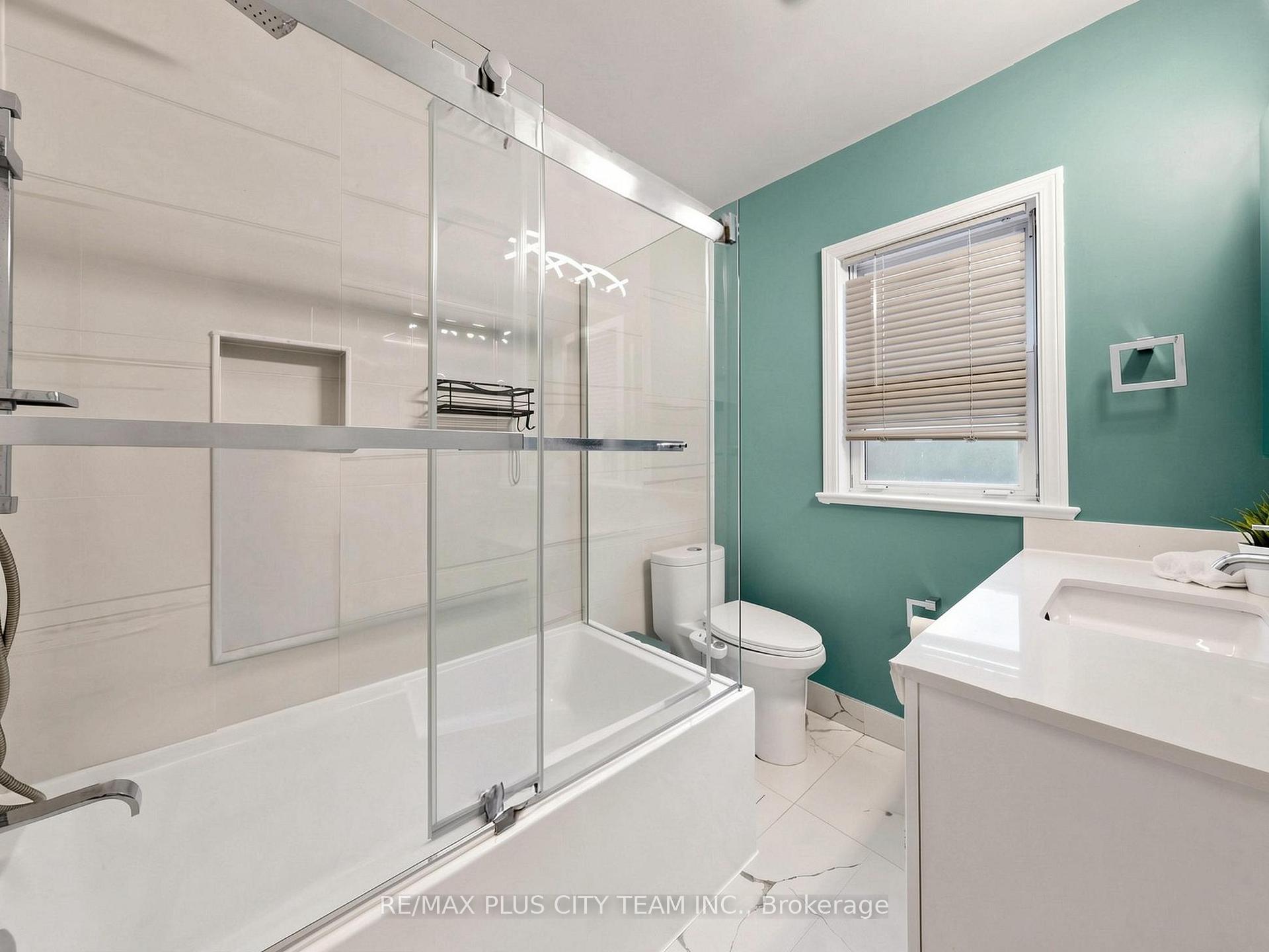 Photo 21 of 260 Renforth Drive, Etobicoke, Markland Wood — HOMEH