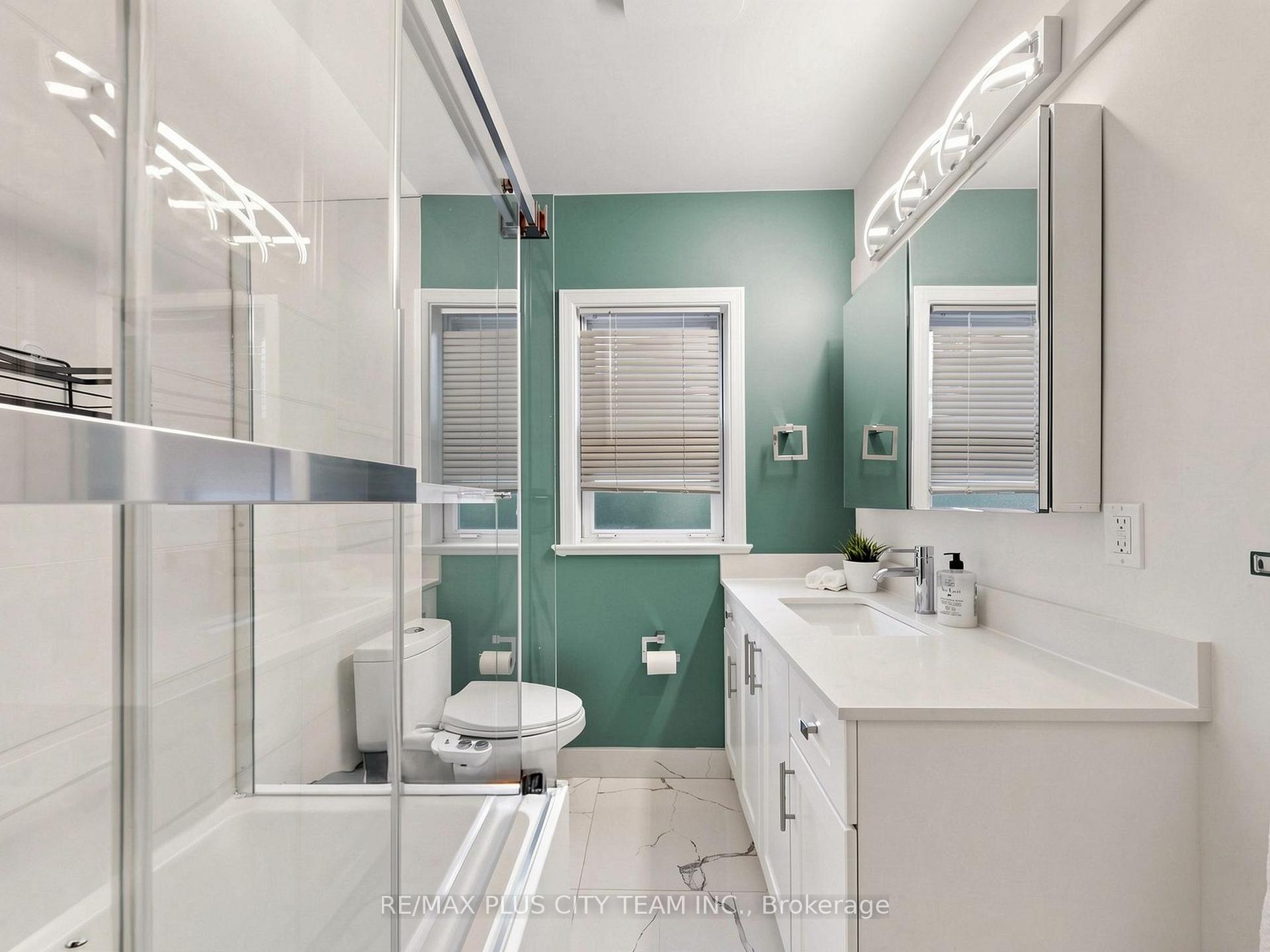 Photo 22 of 260 Renforth Drive, Etobicoke, Markland Wood — HOMEH