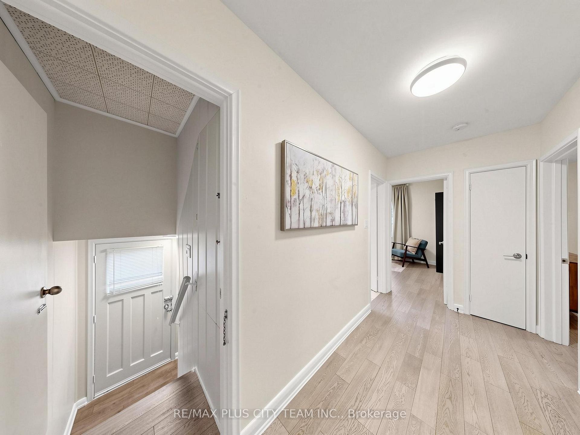 Photo 23 of 260 Renforth Drive, Etobicoke, Markland Wood — HOMEH