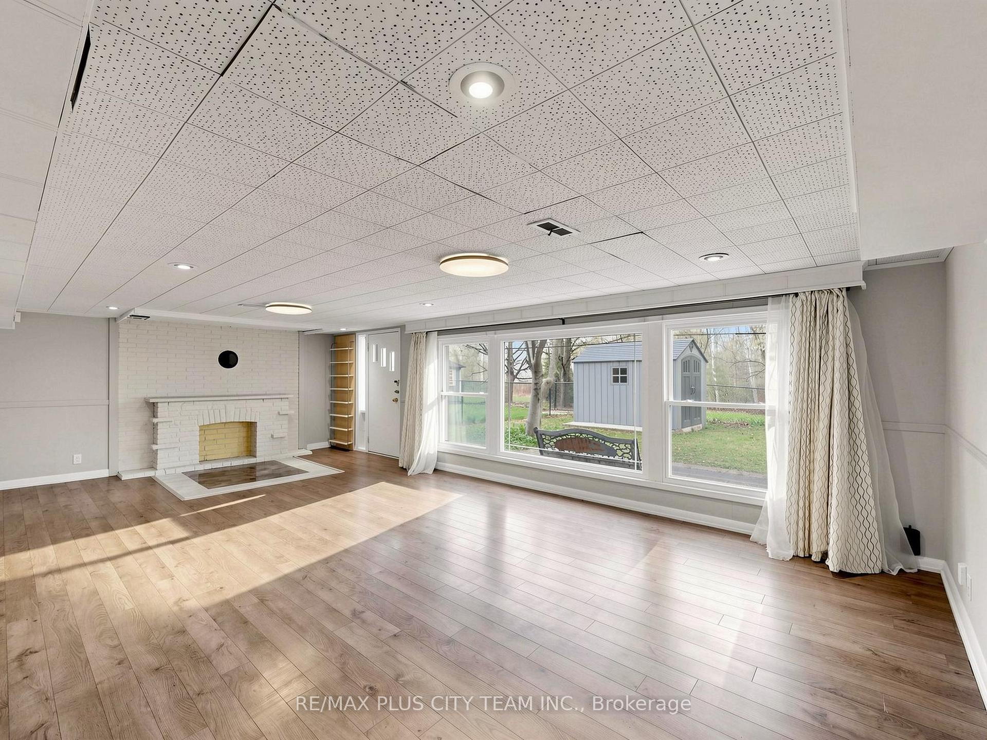 Photo 24 of 260 Renforth Drive, Etobicoke, Markland Wood — HOMEH