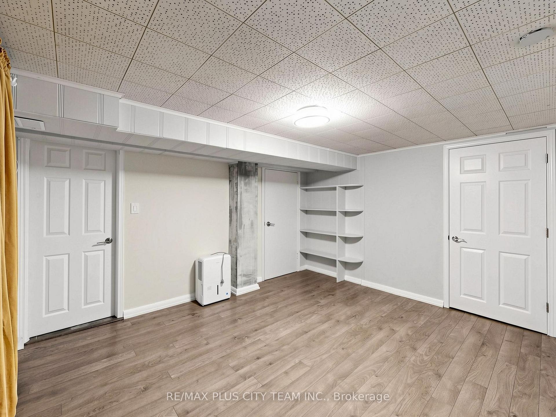 Photo 30 of 260 Renforth Drive, Etobicoke, Markland Wood — HOMEH