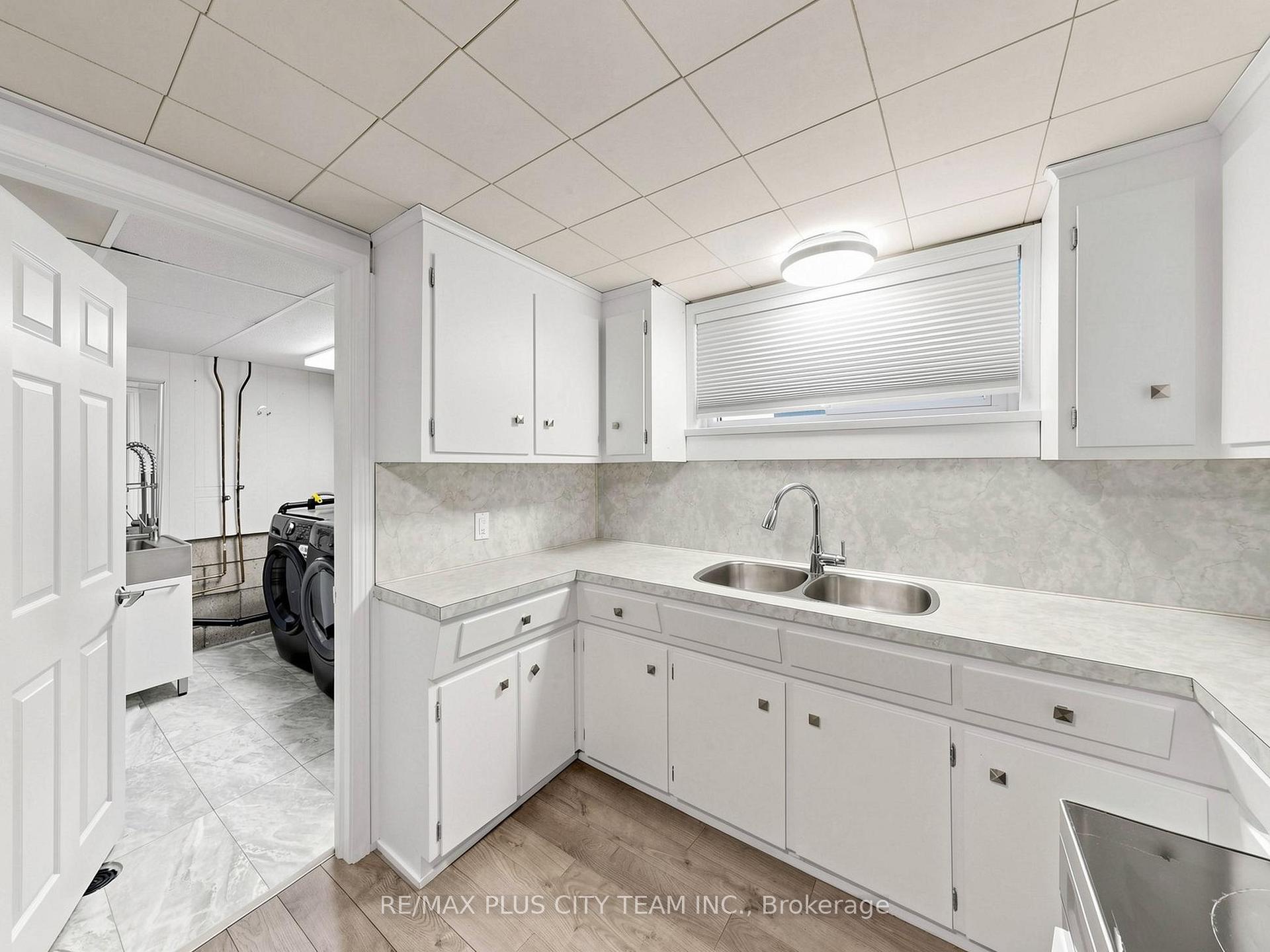 Photo 33 of 260 Renforth Drive, Etobicoke, Markland Wood — HOMEH