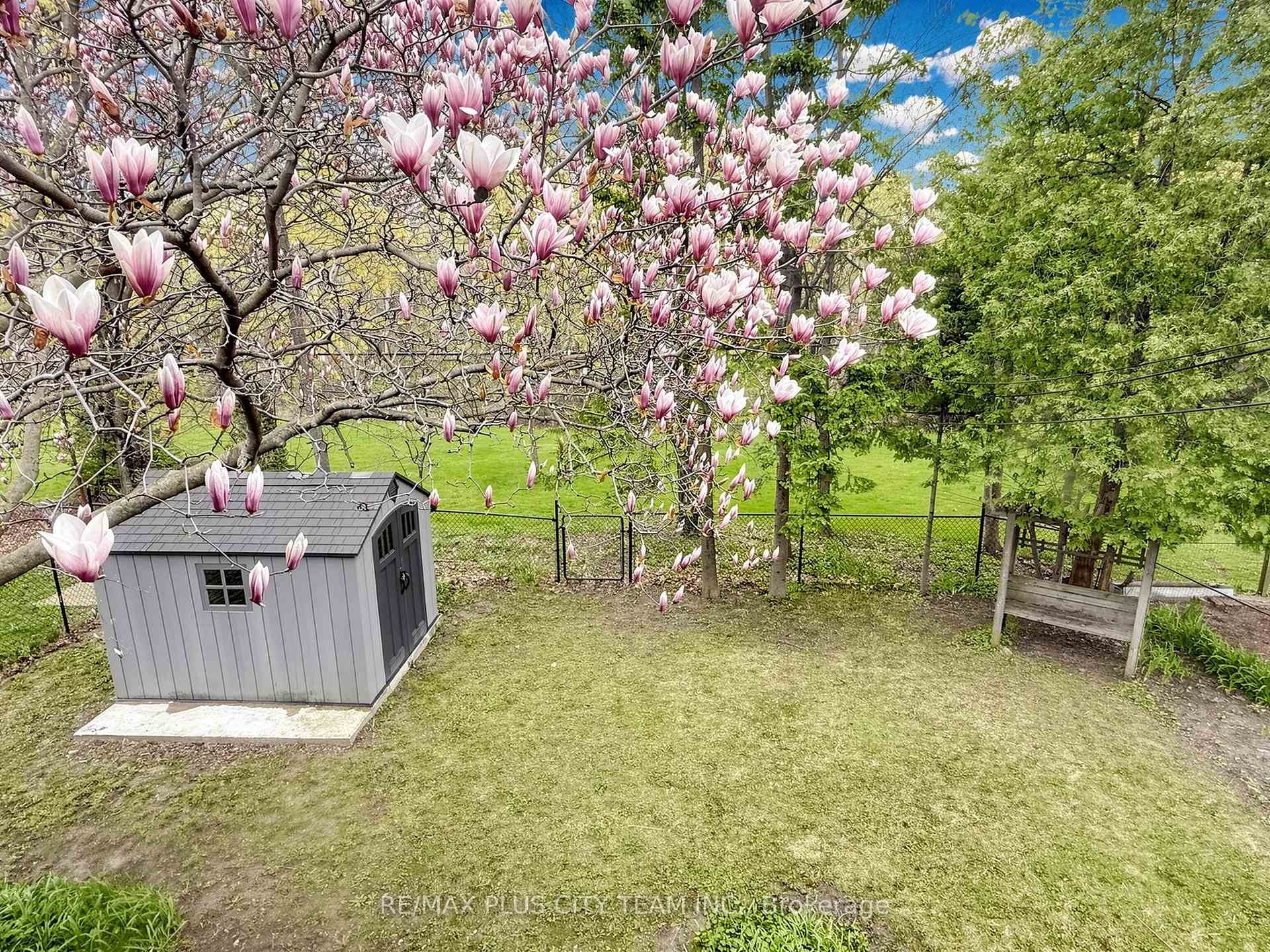 Photo 38 of 260 Renforth Drive, Etobicoke, Markland Wood — HOMEH