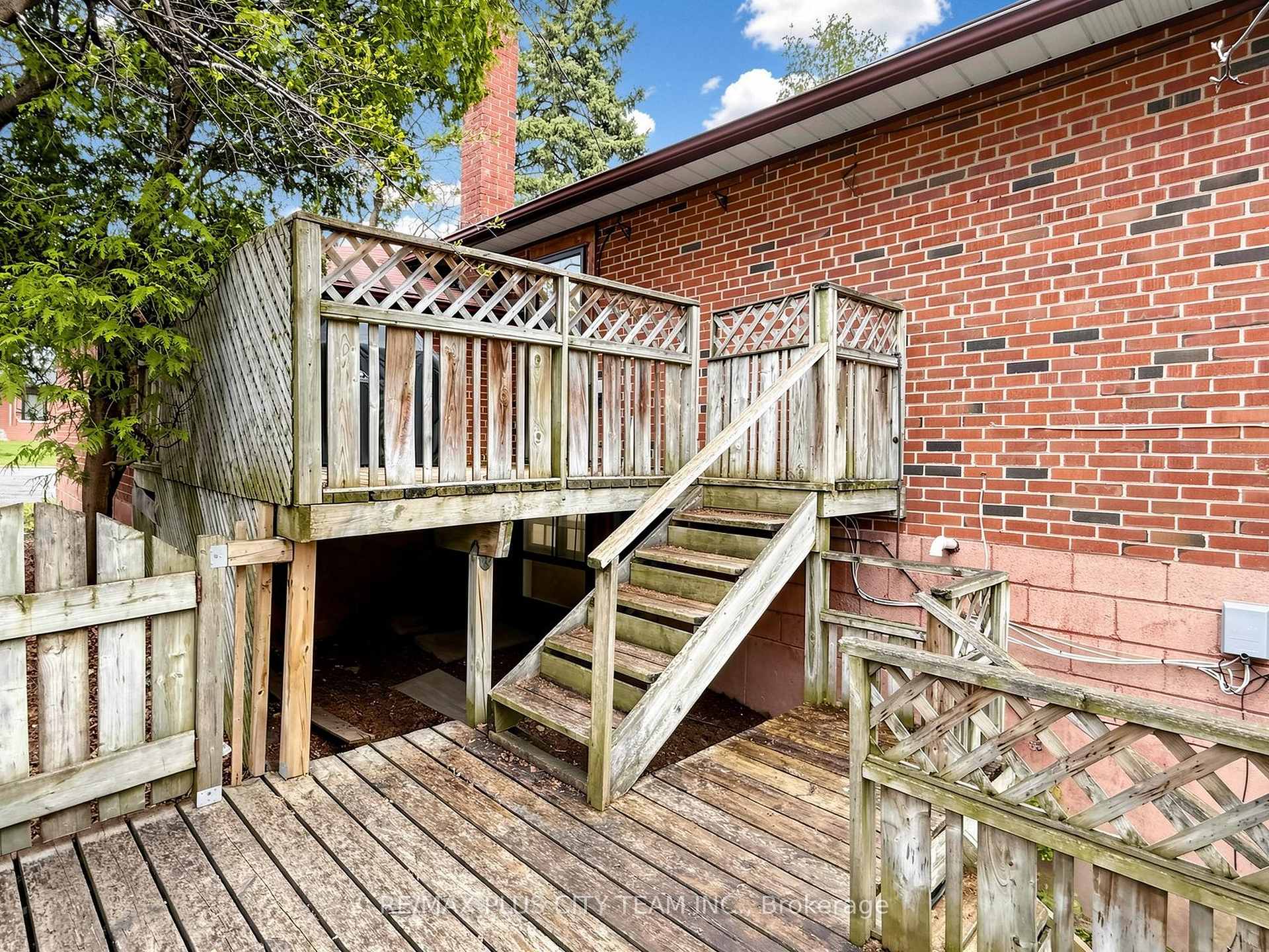 Photo 40 of 260 Renforth Drive, Etobicoke, Markland Wood — HOMEH