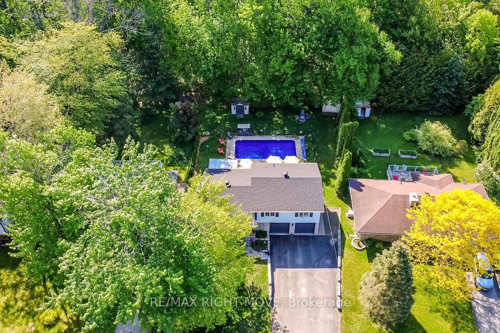 Photo 3 of 355 Fairview Drive, Gravenhurst, Muskoka (S) — HOMEH