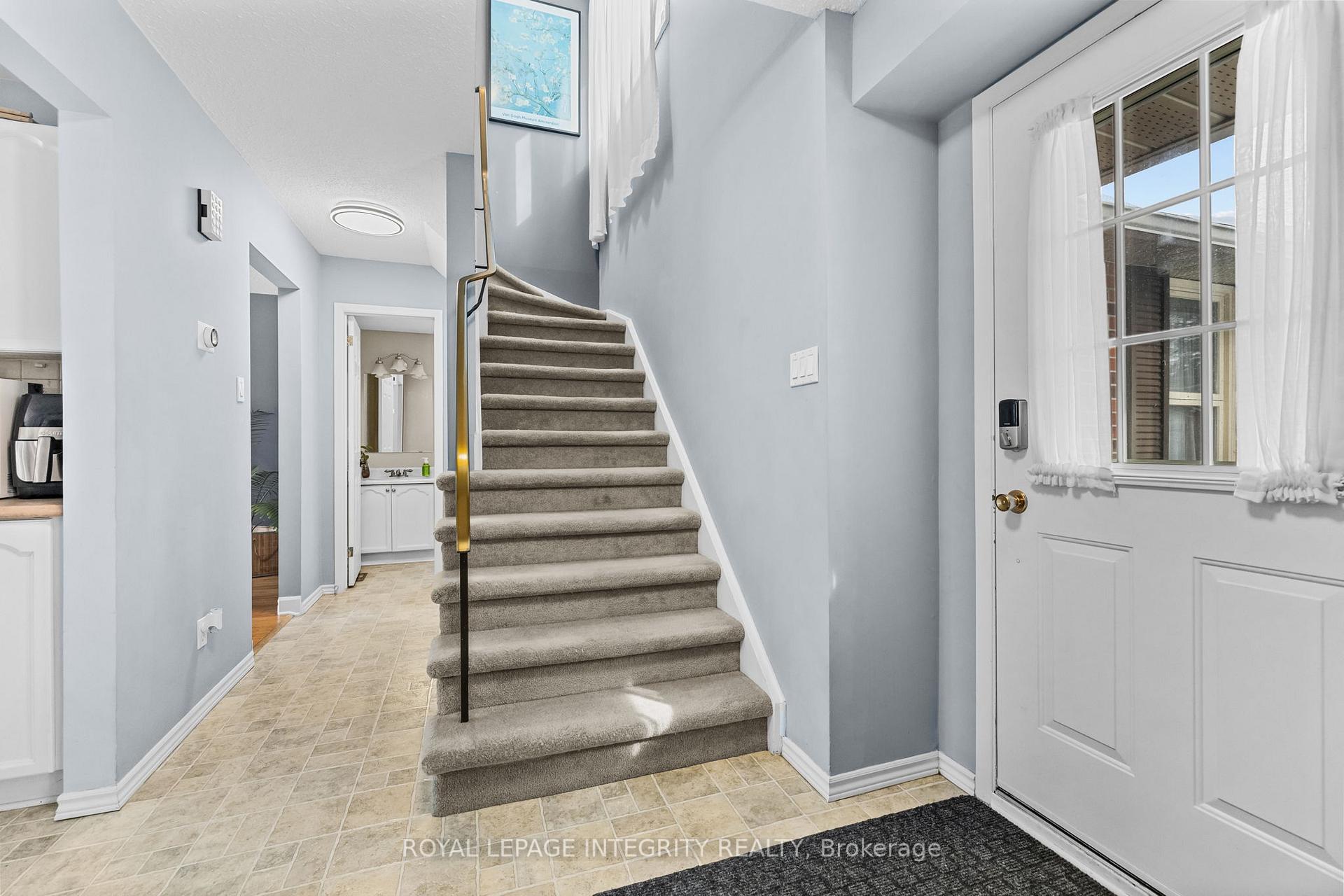 Photo 4 of 1090 Chablis Parkway, Ottawa, Convent Glen — HOMEH
