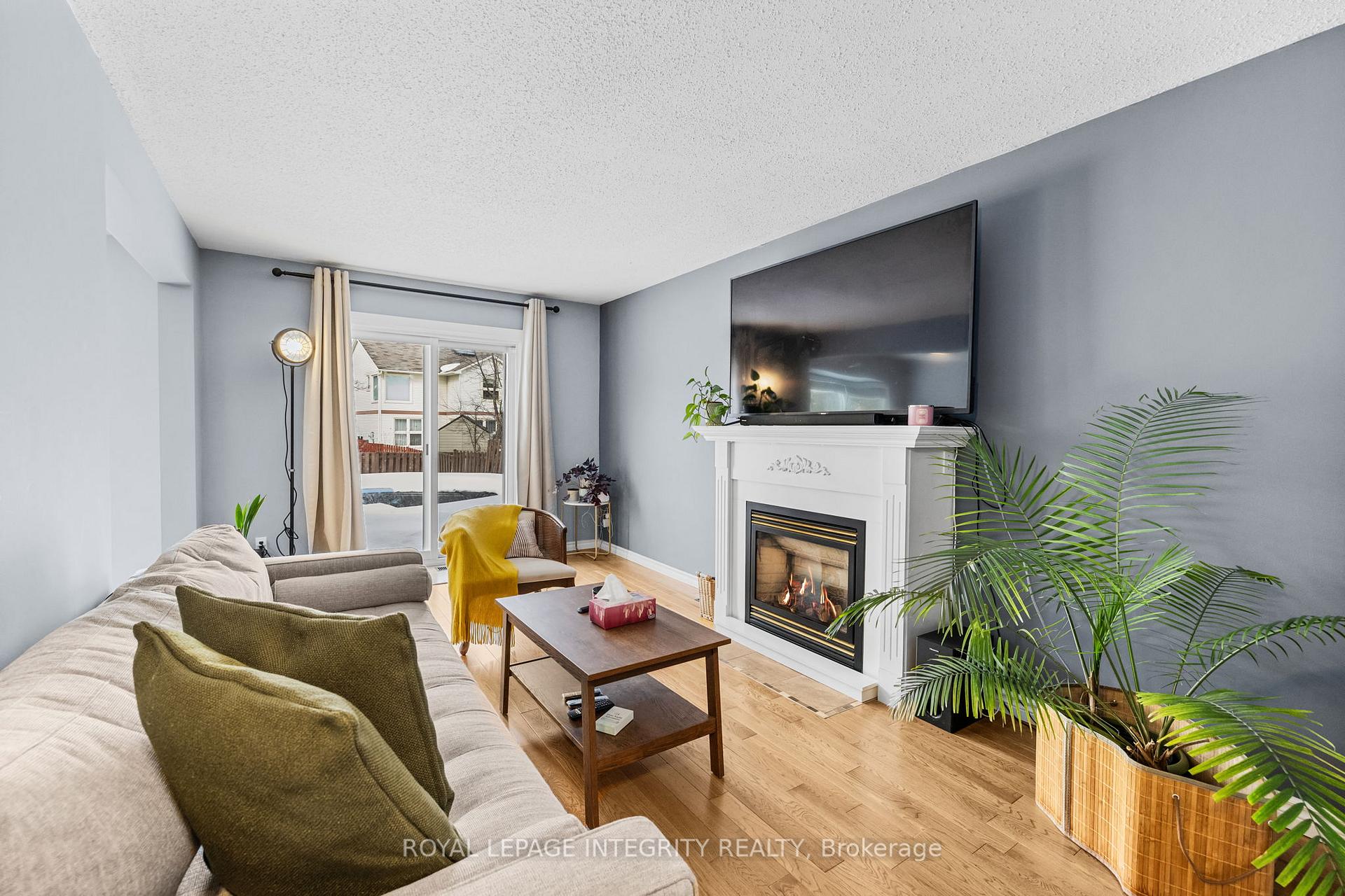 Photo 5 of 1090 Chablis Parkway, Ottawa, Convent Glen — HOMEH