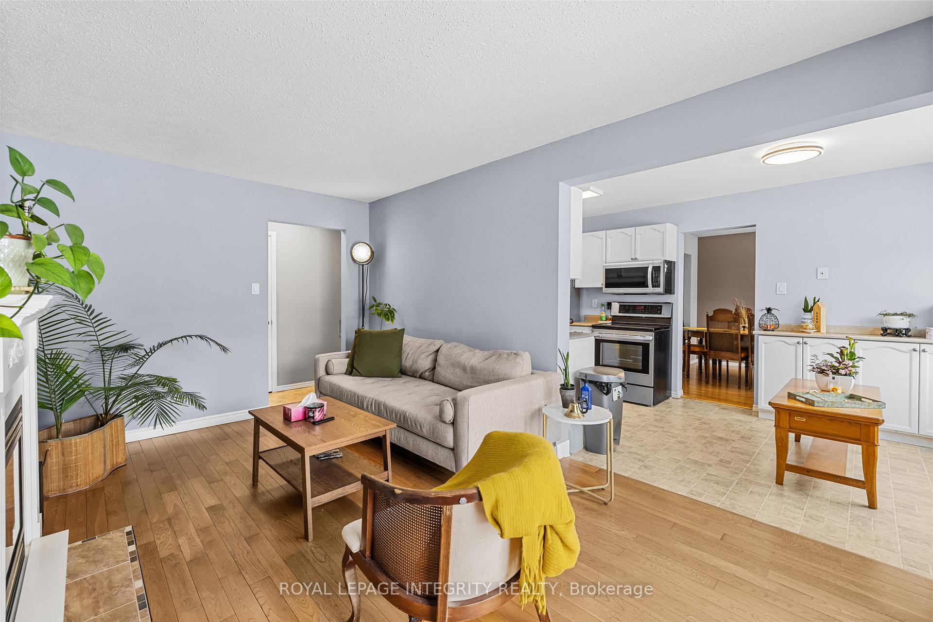 Photo 6 of 1090 Chablis Parkway, Ottawa, Convent Glen — HOMEH