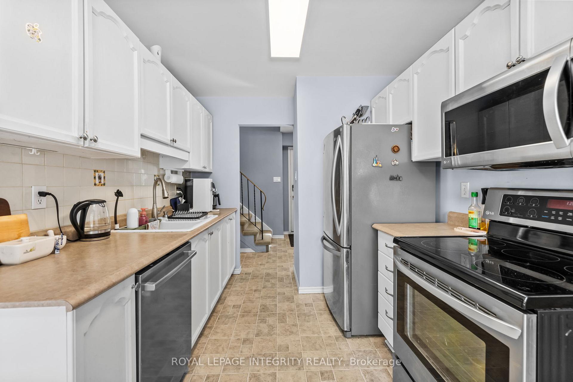 Photo 7 of 1090 Chablis Parkway, Ottawa, Convent Glen — HOMEH