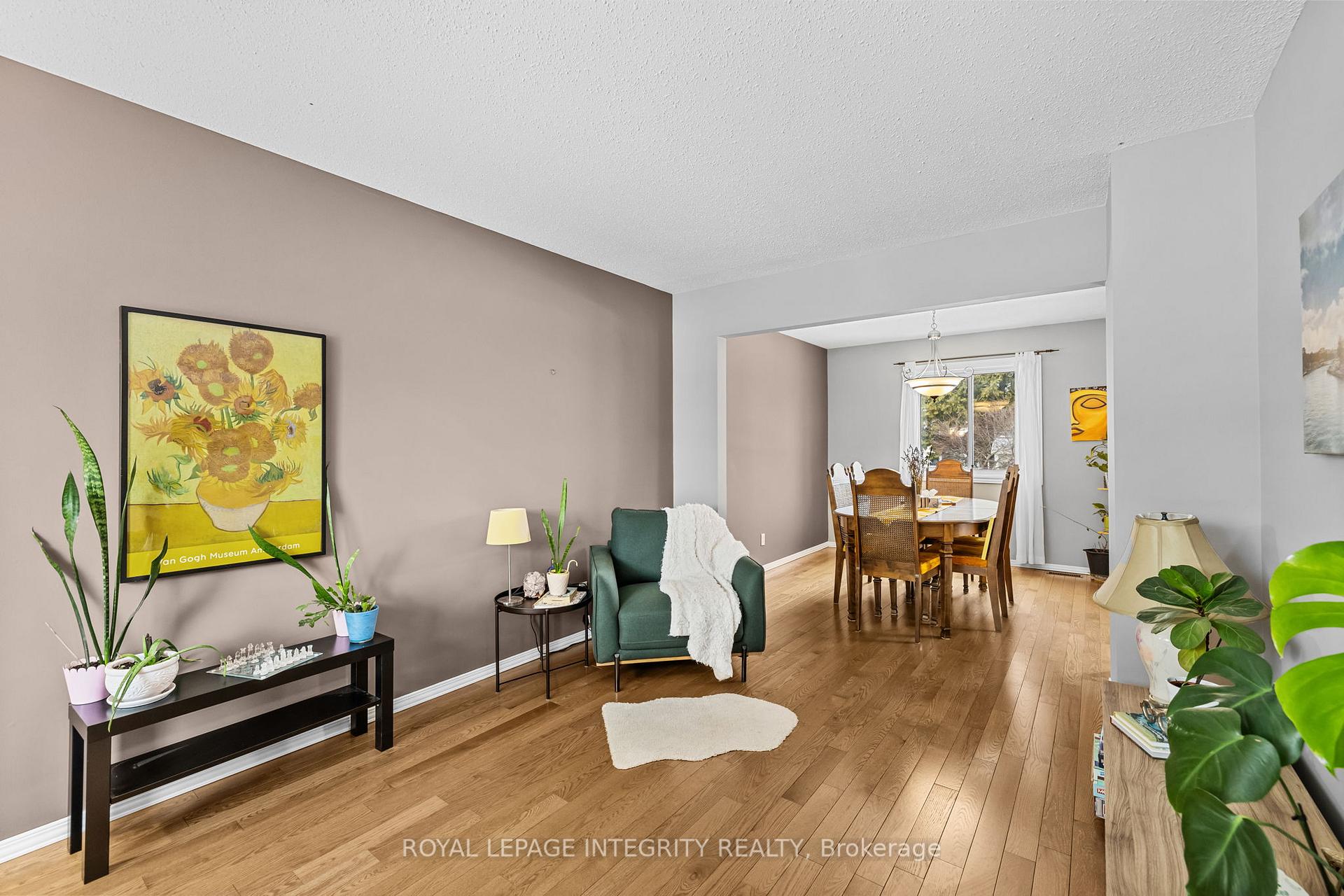 Photo 8 of 1090 Chablis Parkway, Ottawa, Convent Glen — HOMEH