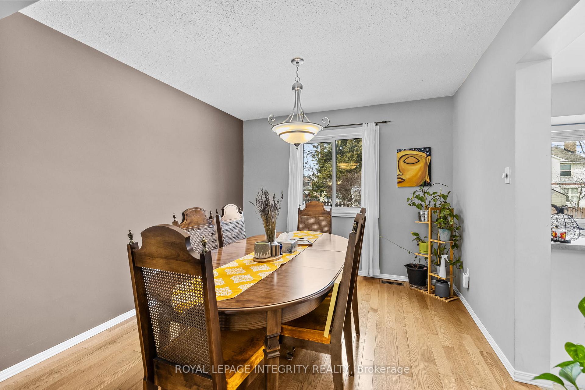 Photo 9 of 1090 Chablis Parkway, Ottawa, Convent Glen — HOMEH