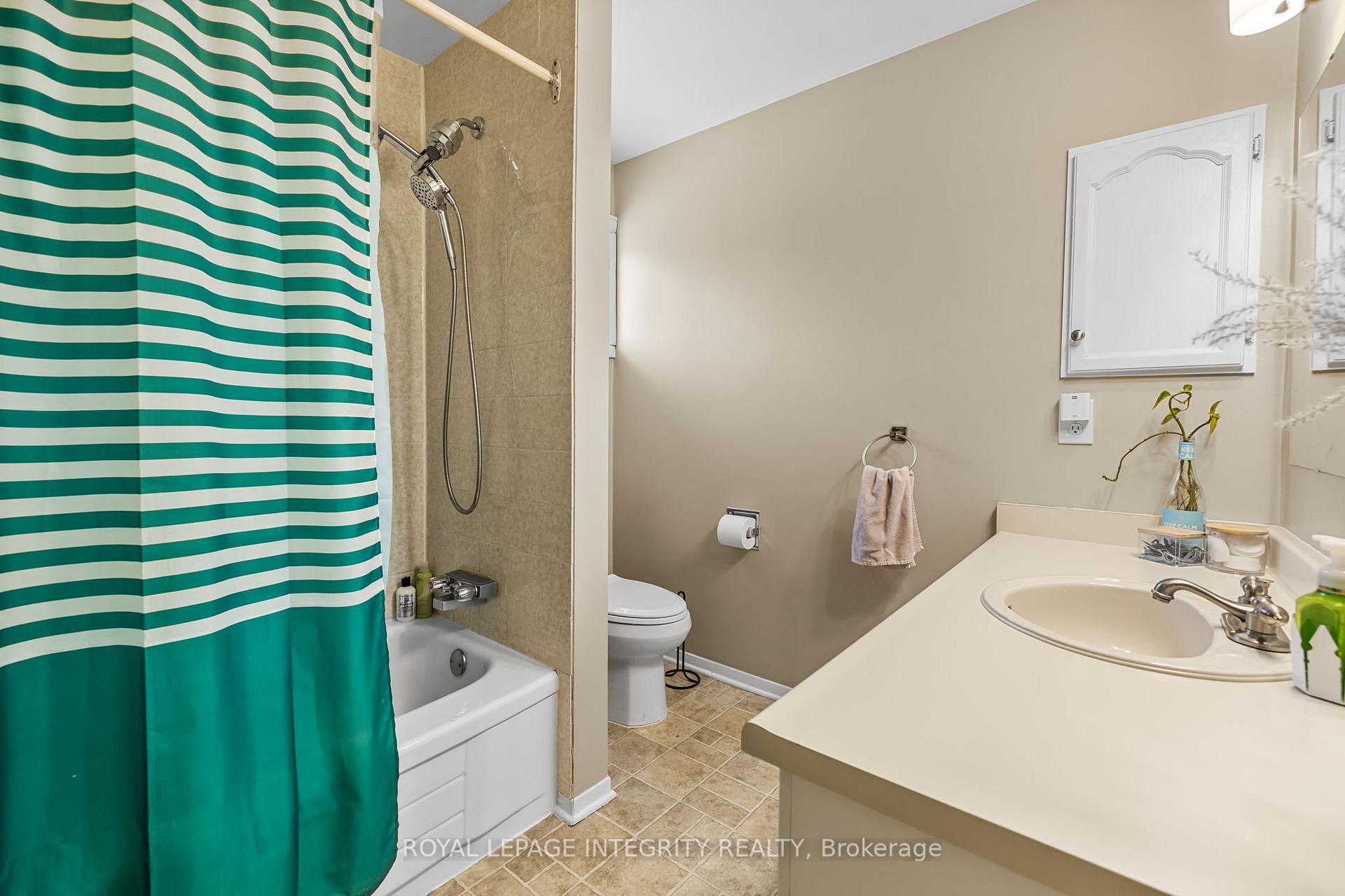 Photo 15 of 1090 Chablis Parkway, Ottawa, Convent Glen — HOMEH