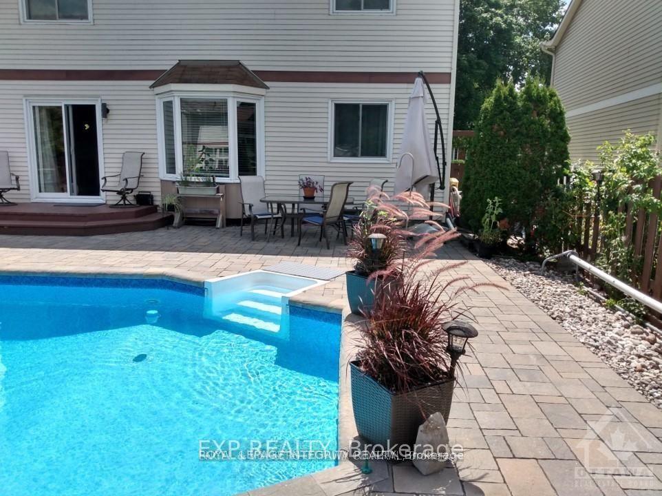 Photo 20 of 1090 Chablis Parkway, Ottawa, Convent Glen — HOMEH