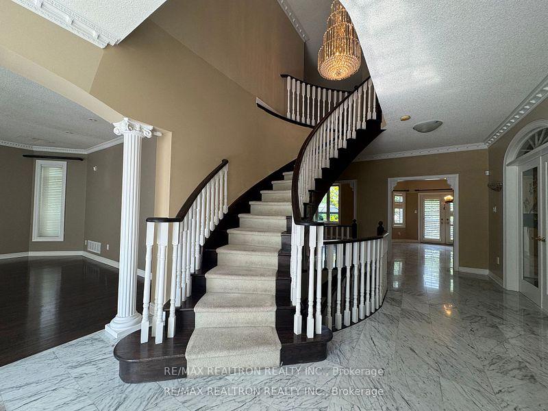 Photo 3 of 21 Goldring Crescent, Markham, Cachet — HOMEH