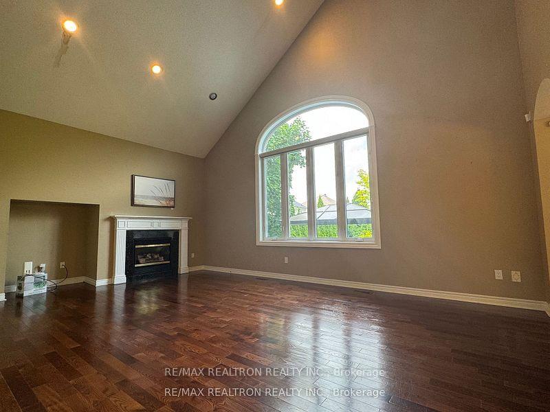 Photo 6 of 21 Goldring Crescent, Markham, Cachet — HOMEH