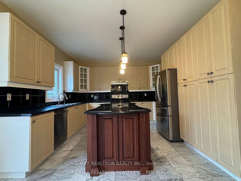 Photo 7 of 21 Goldring Crescent, Markham, Cachet — HOMEH