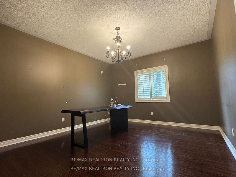 Photo 9 of 21 Goldring Crescent, Markham, Cachet — HOMEH