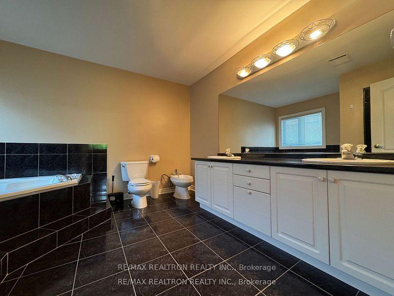 Photo 12 of 21 Goldring Crescent, Markham, Cachet — HOMEH