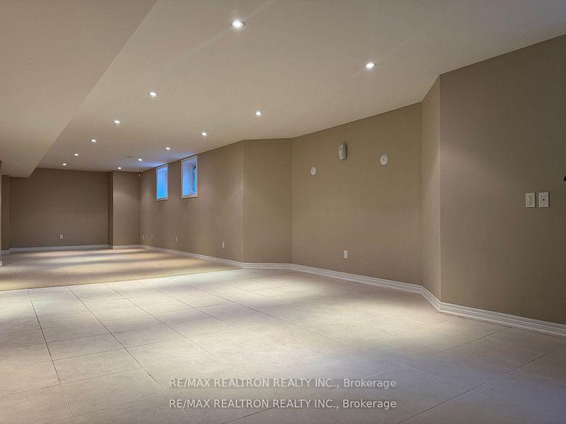 Photo 16 of 21 Goldring Crescent, Markham, Cachet — HOMEH