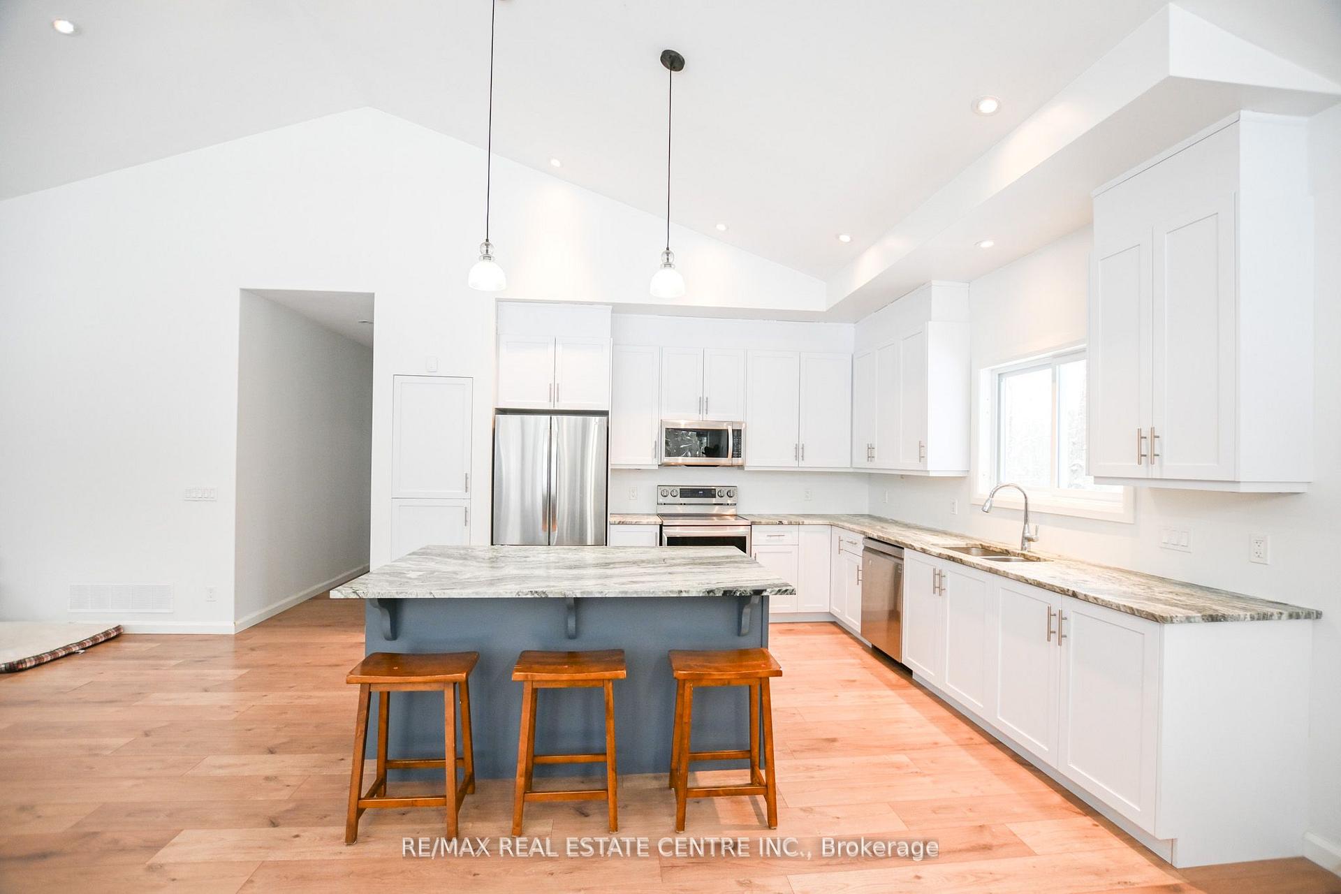 Photo 2 of 1033 North Shore Drive, Gravenhurst, Muskoka (S) — HOMEH
