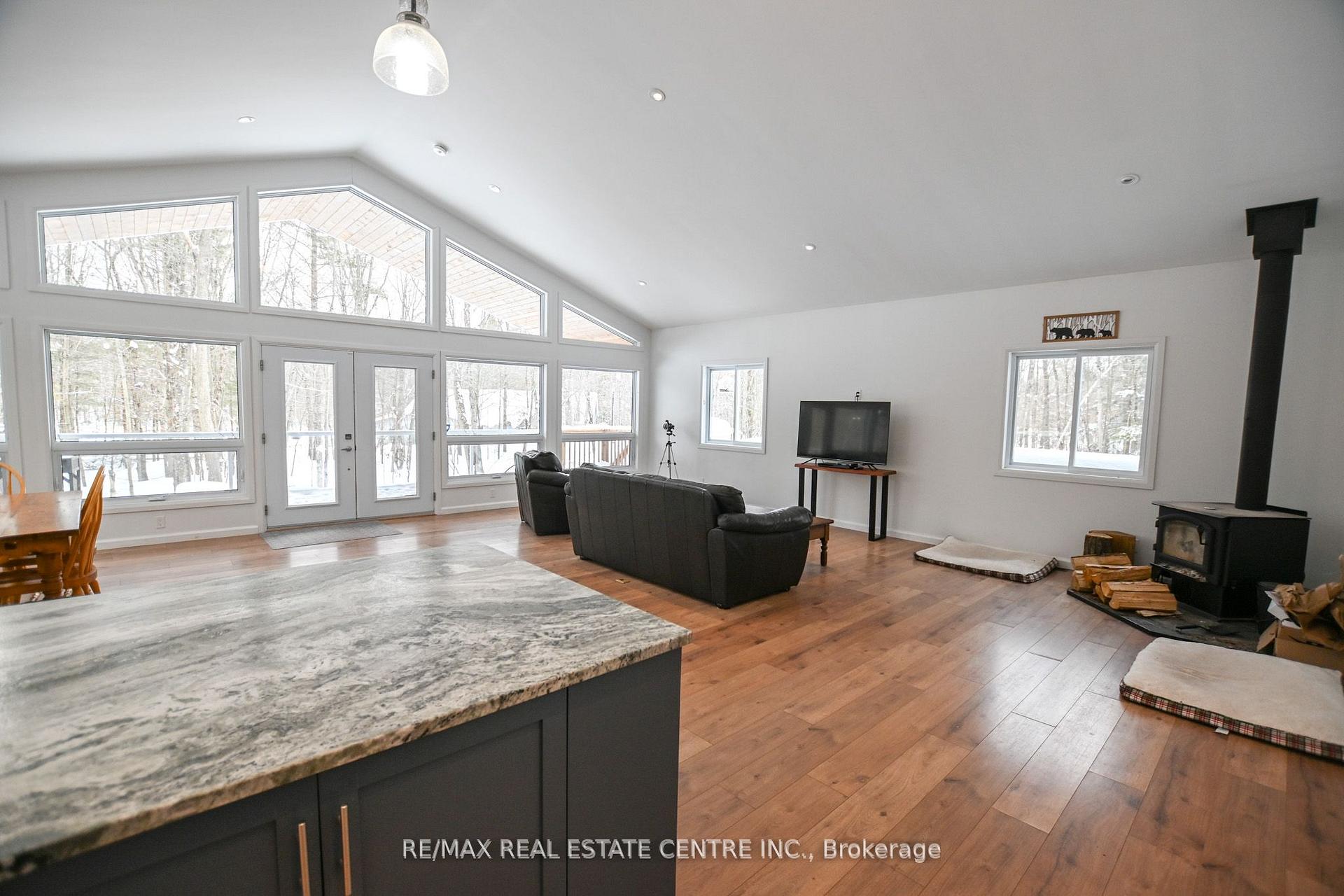 Photo 10 of 1033 North Shore Drive, Gravenhurst, Muskoka (S) — HOMEH