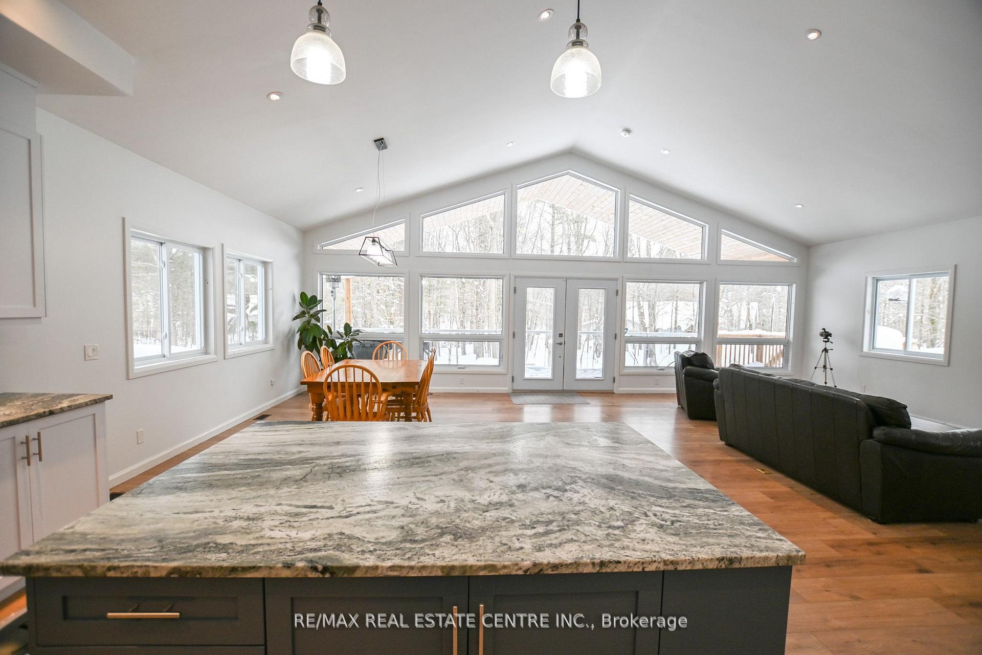 Photo 11 of 1033 North Shore Drive, Gravenhurst, Muskoka (S) — HOMEH