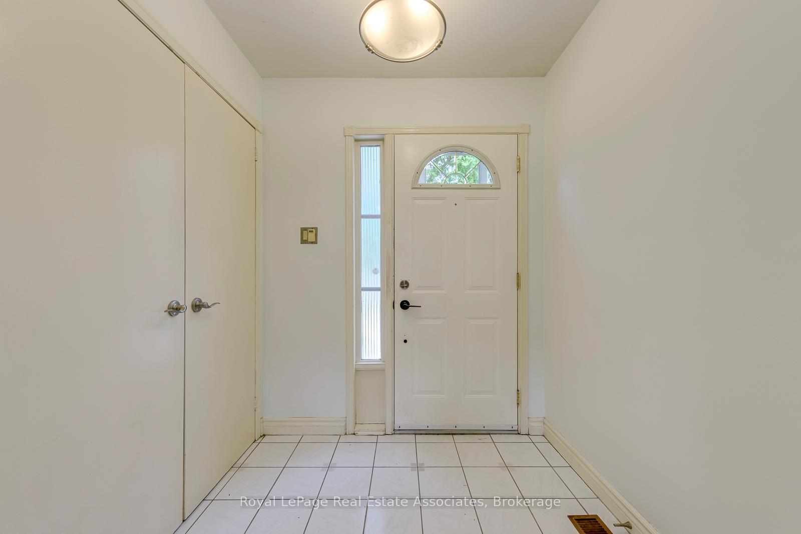 Photo 3 of 30 Marlow Place, Brampton, Central Park — HOMEH