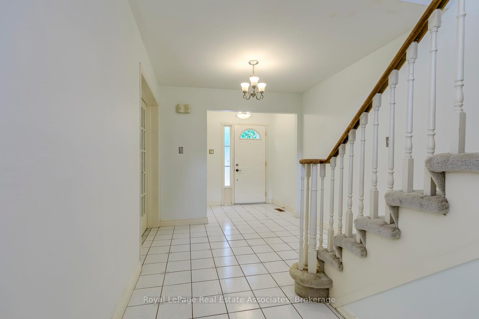 Photo 4 of 30 Marlow Place, Brampton, Central Park — HOMEH