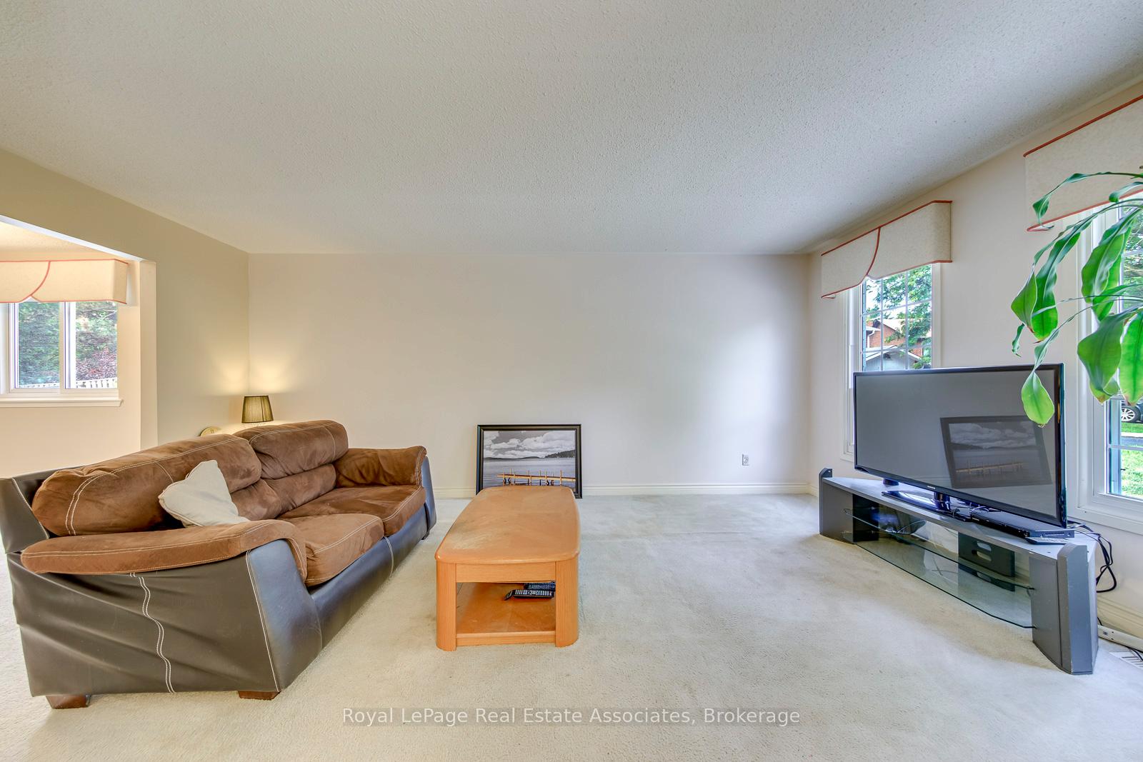 Photo 5 of 30 Marlow Place, Brampton, Central Park — HOMEH