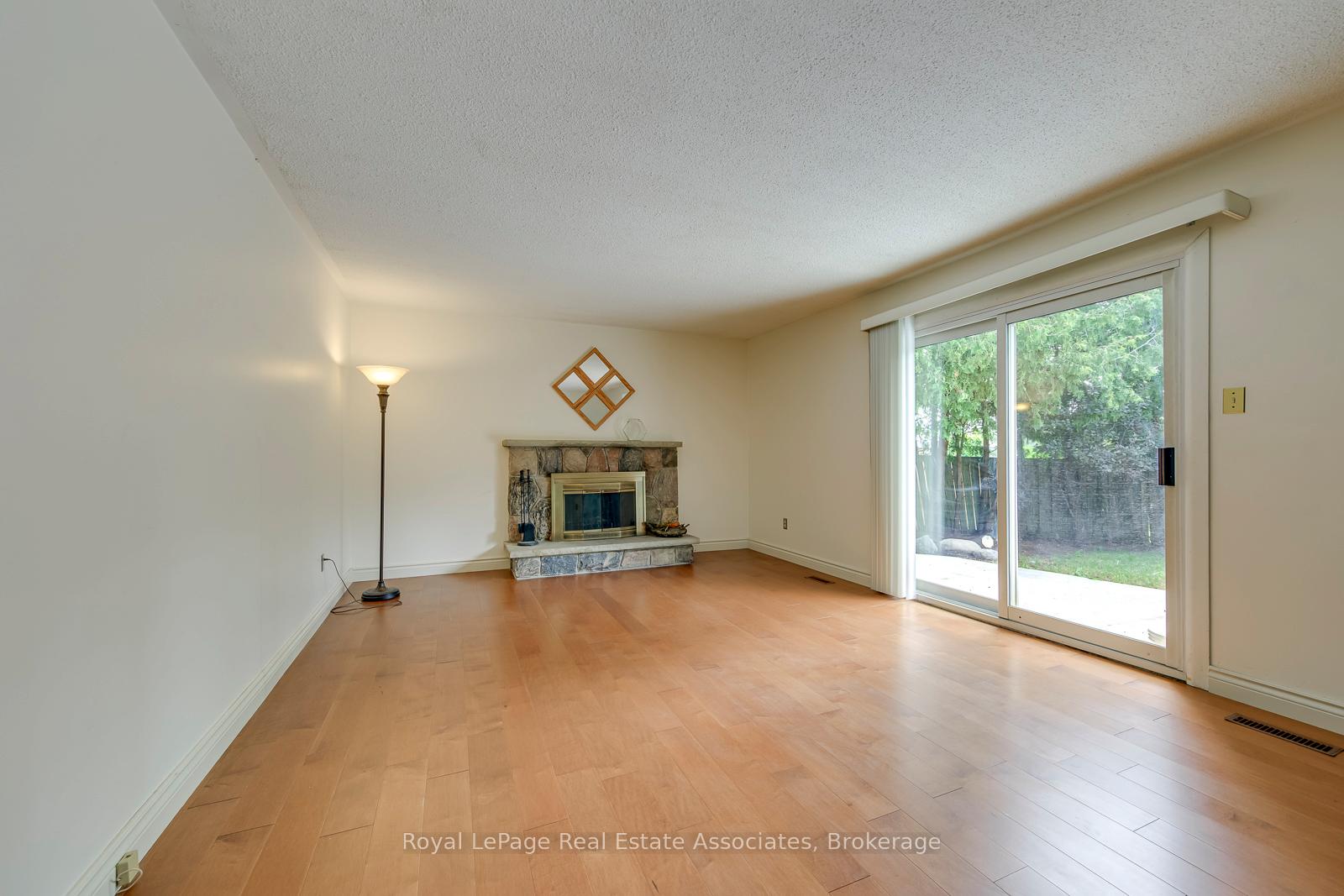 Photo 10 of 30 Marlow Place, Brampton, Central Park — HOMEH