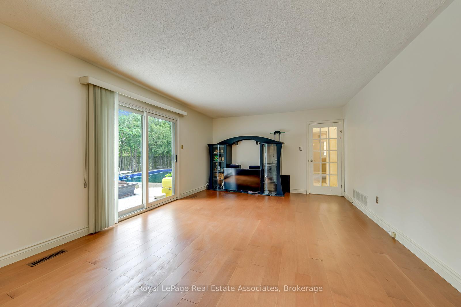 Photo 11 of 30 Marlow Place, Brampton, Central Park — HOMEH