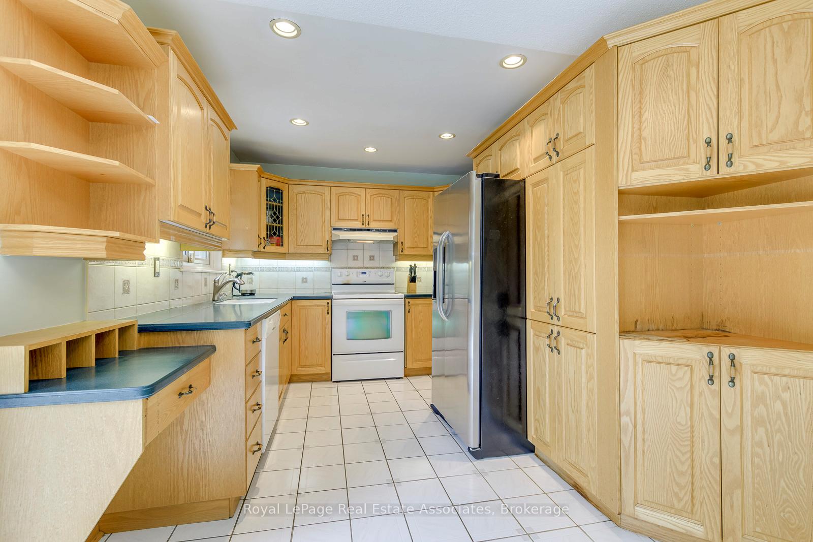Photo 15 of 30 Marlow Place, Brampton, Central Park — HOMEH