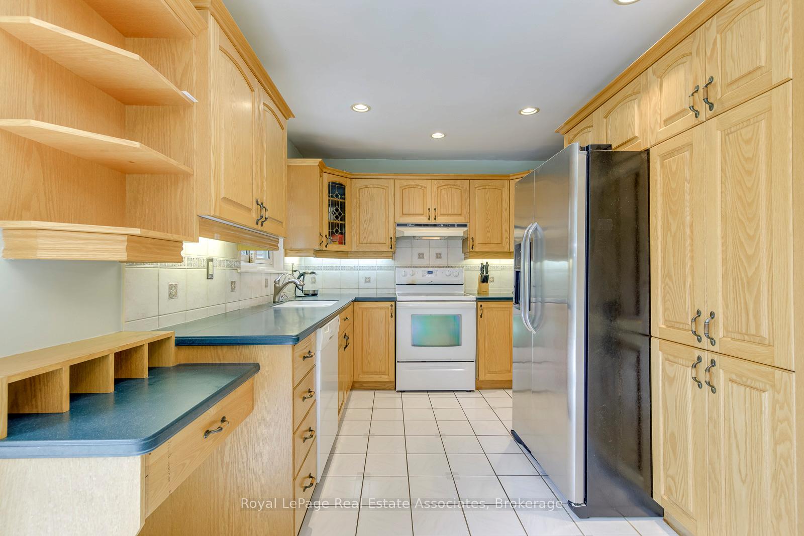 Photo 16 of 30 Marlow Place, Brampton, Central Park — HOMEH