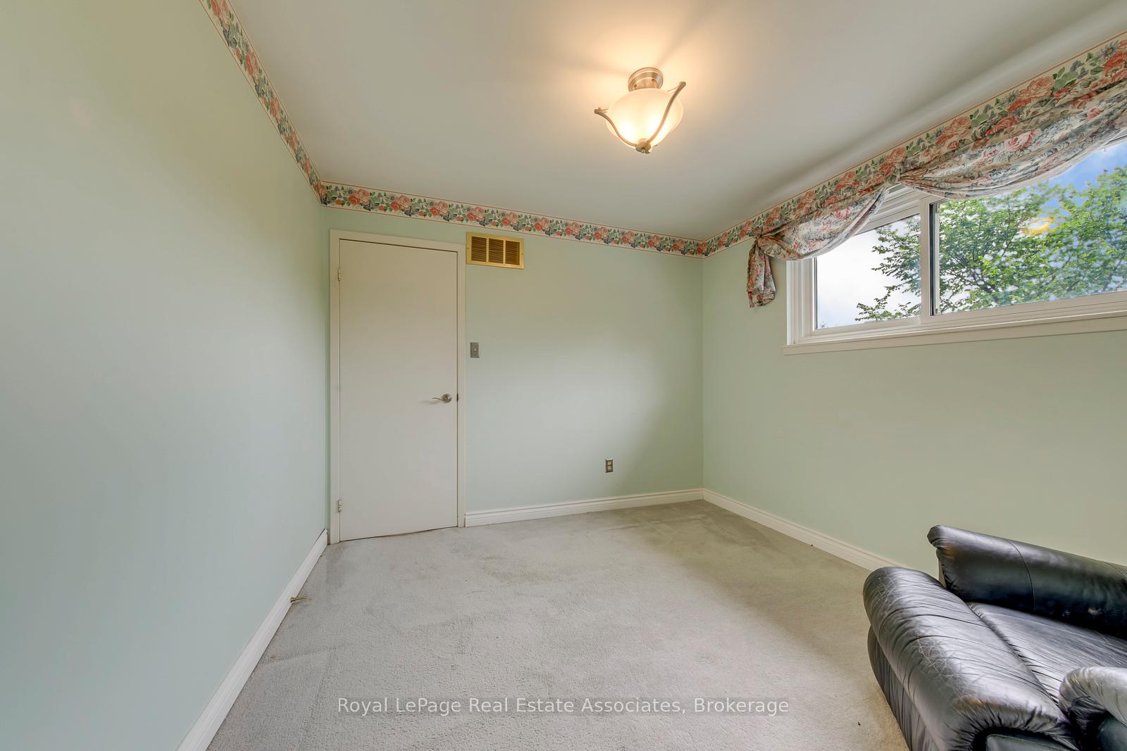 Photo 29 of 30 Marlow Place, Brampton, Central Park — HOMEH