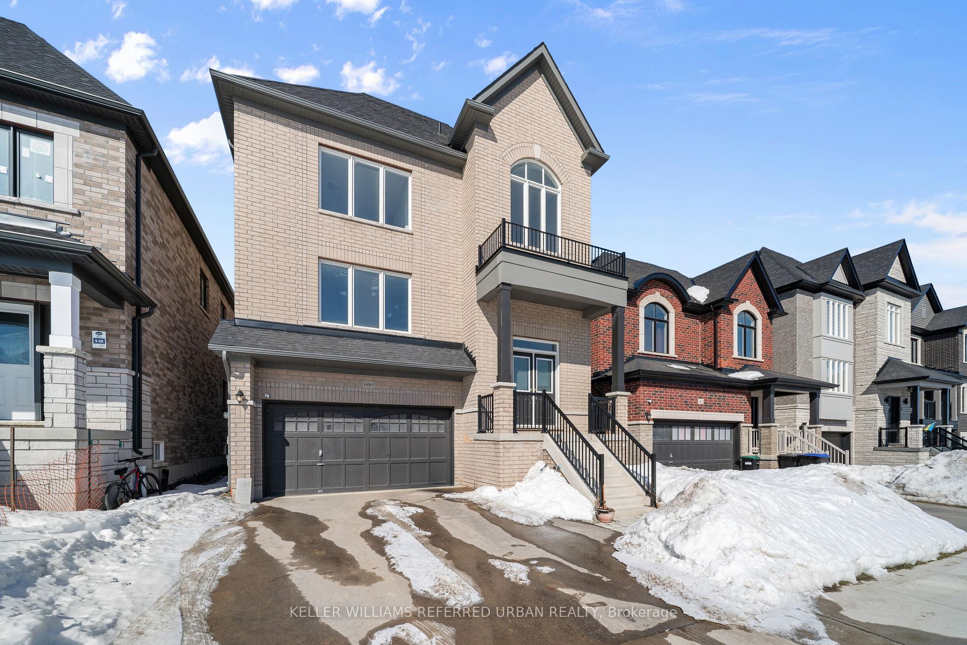 Photo 2 of Unit Main & Upper, 1466 Stovell Crescent, Innisfil, Lefroy — HOMEH